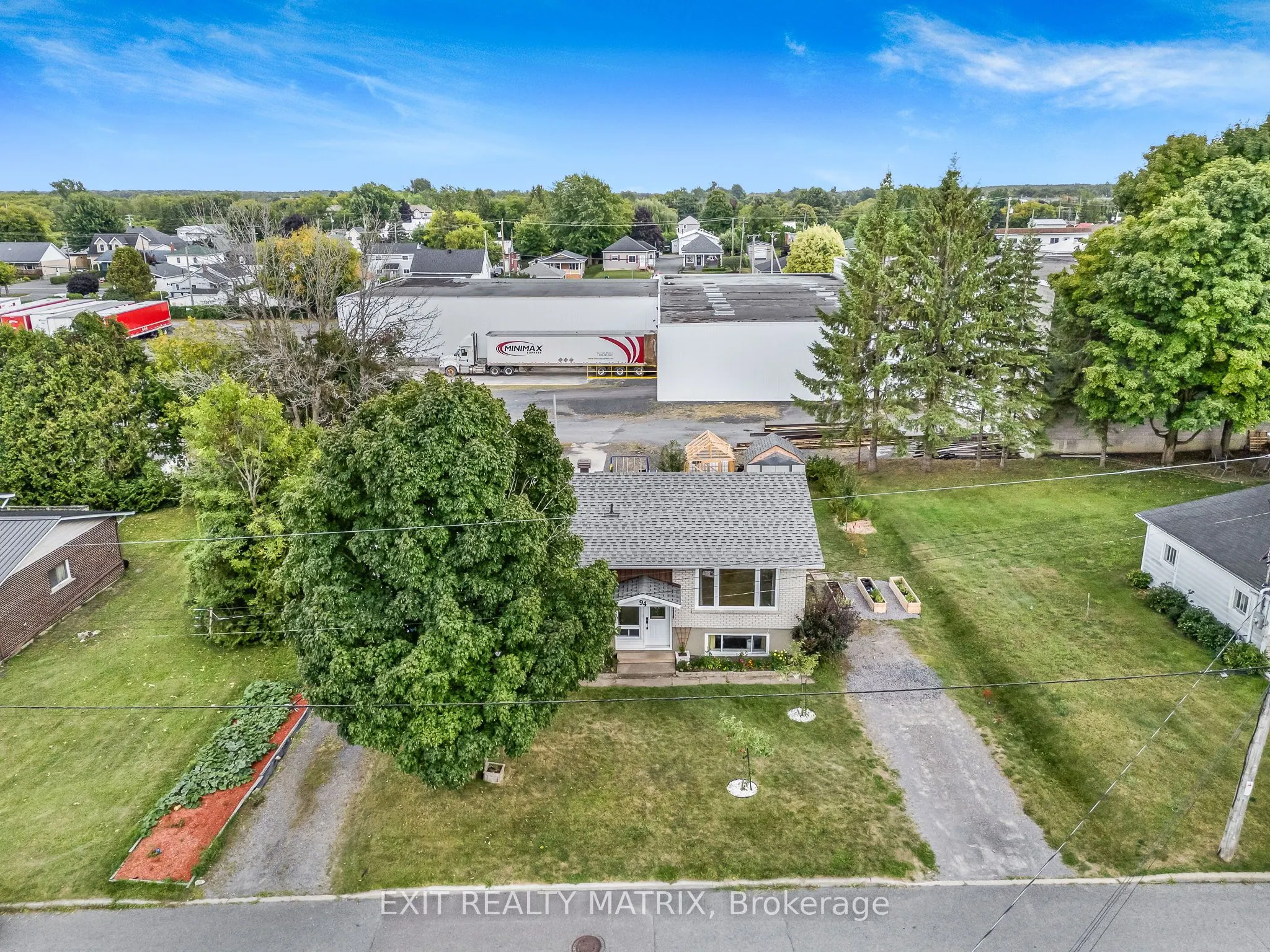 94 Peel Street E