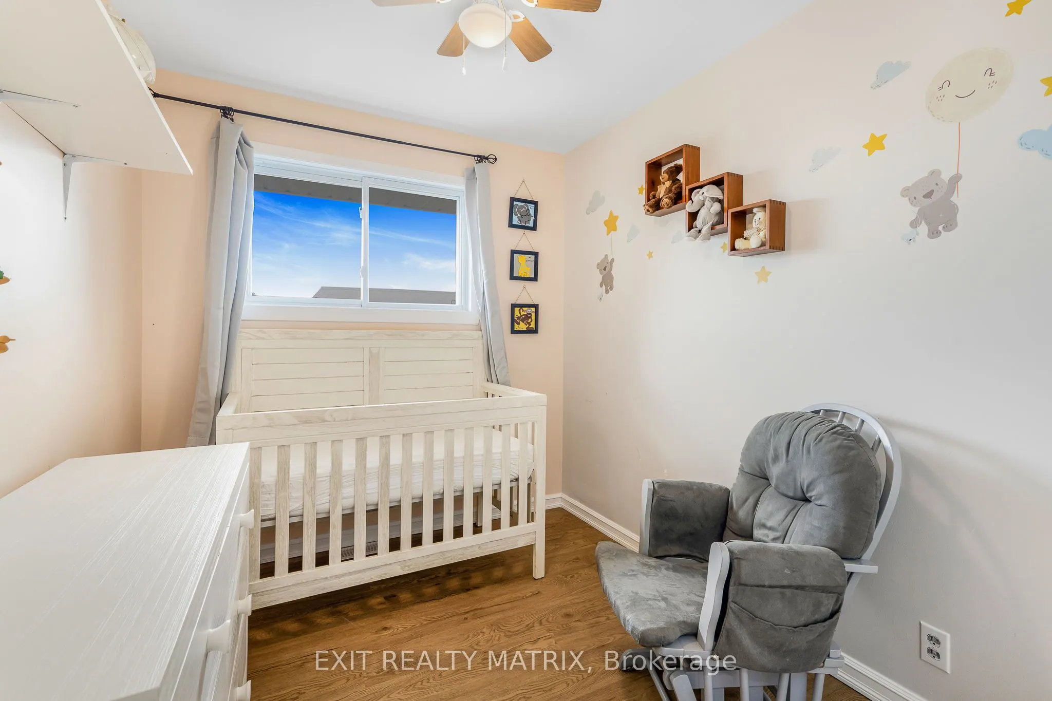 94 Peel Street E