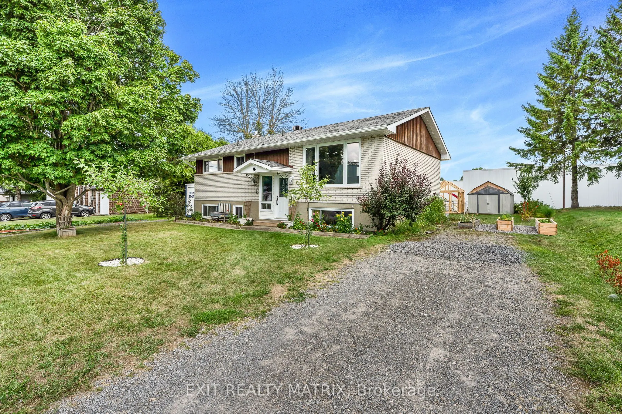 94 Peel Street E