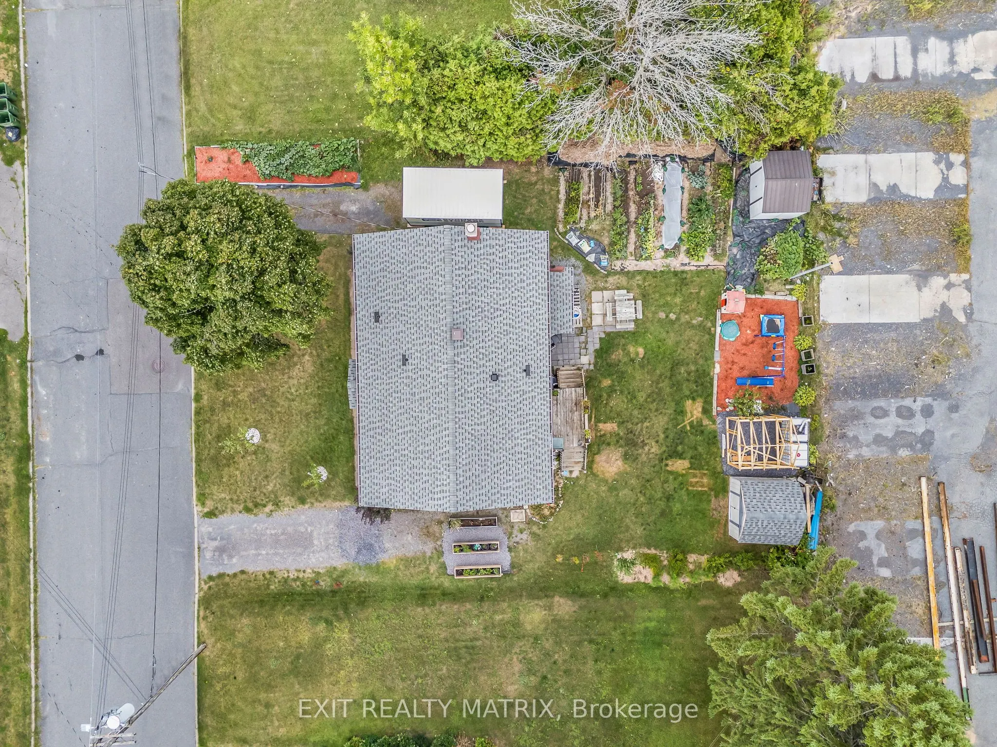 94 Peel Street E