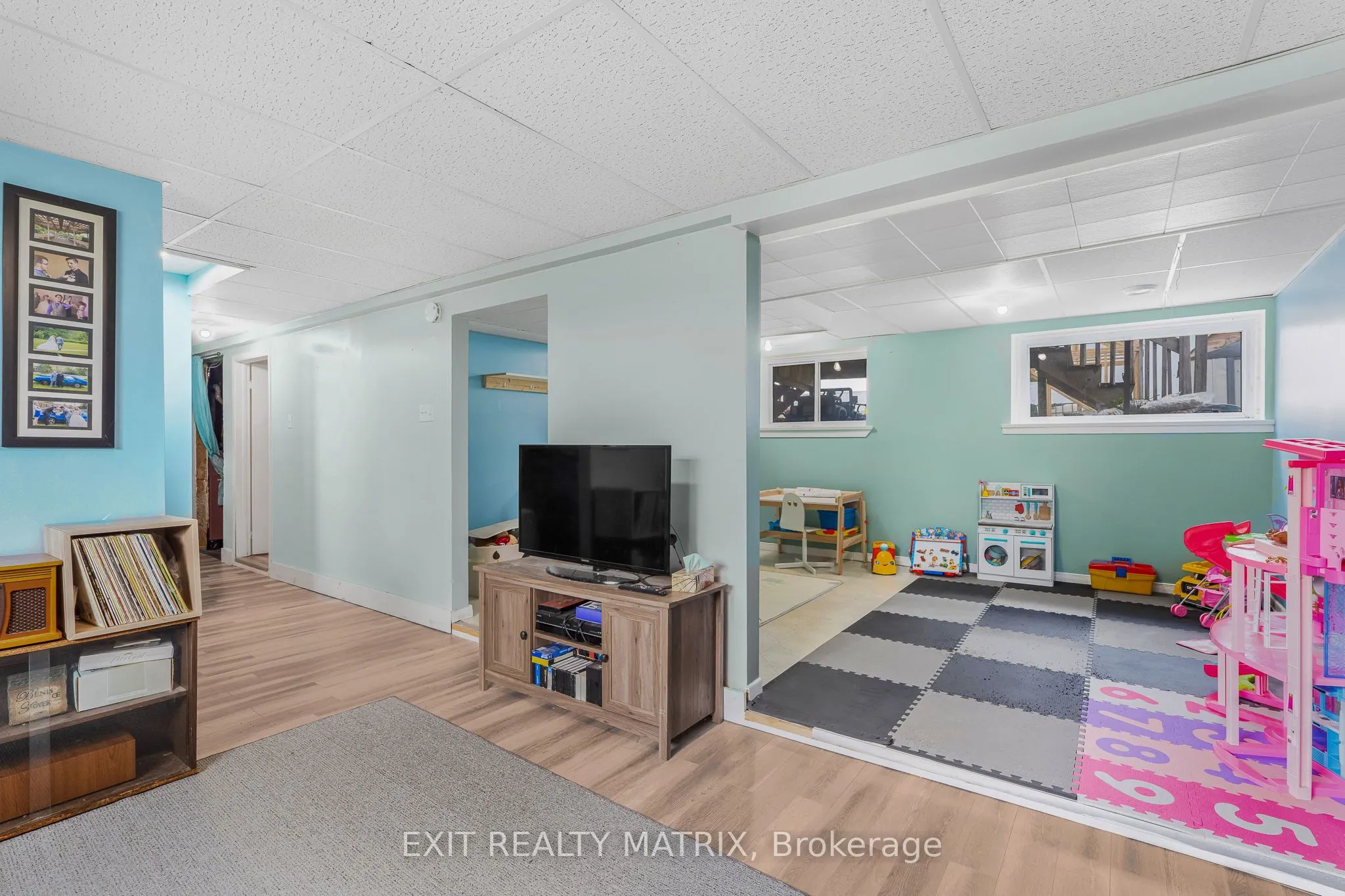 94 Peel Street E