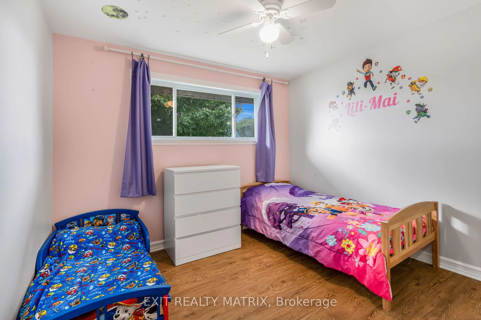 94 Peel Street E