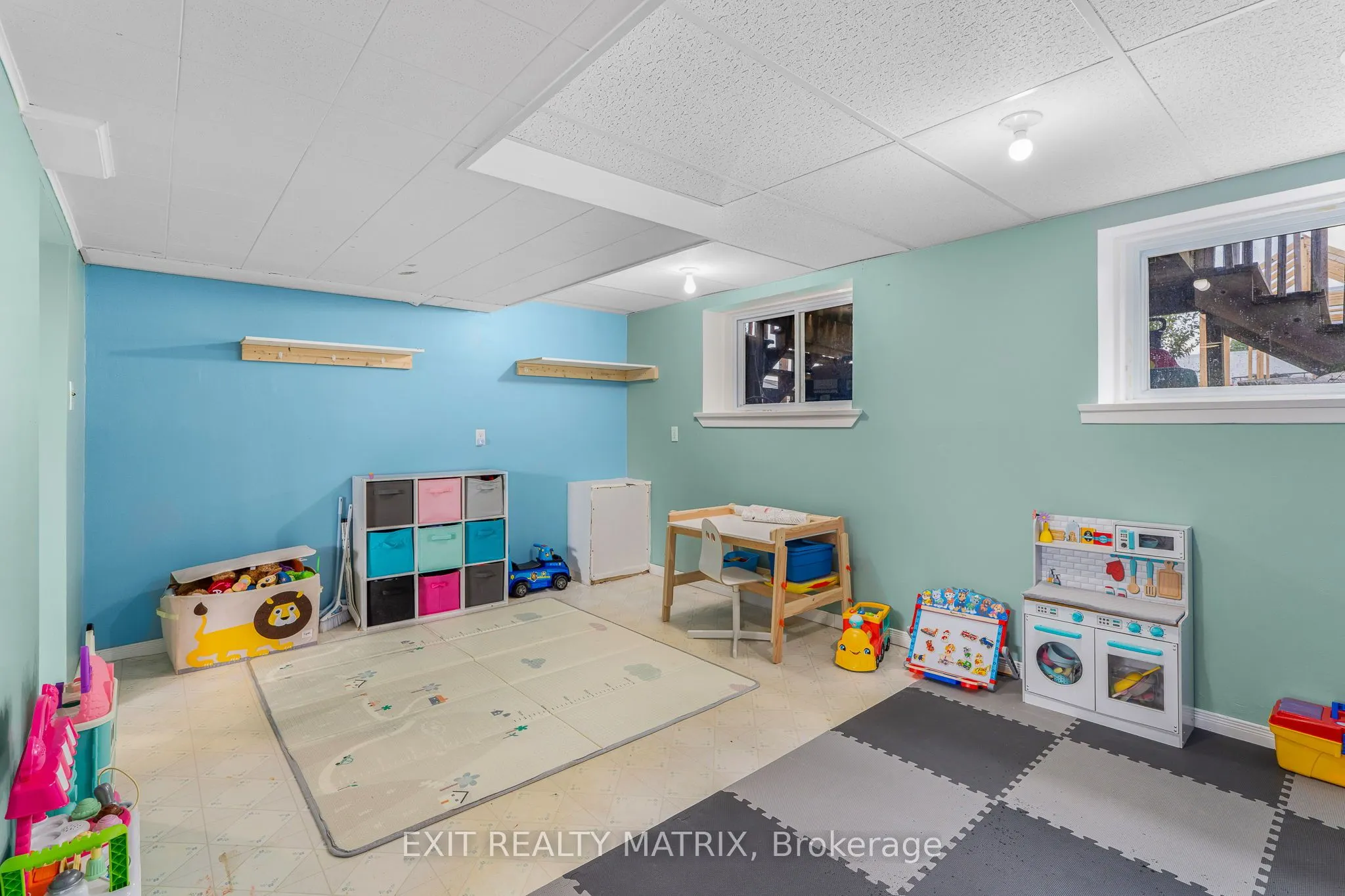 94 Peel Street E