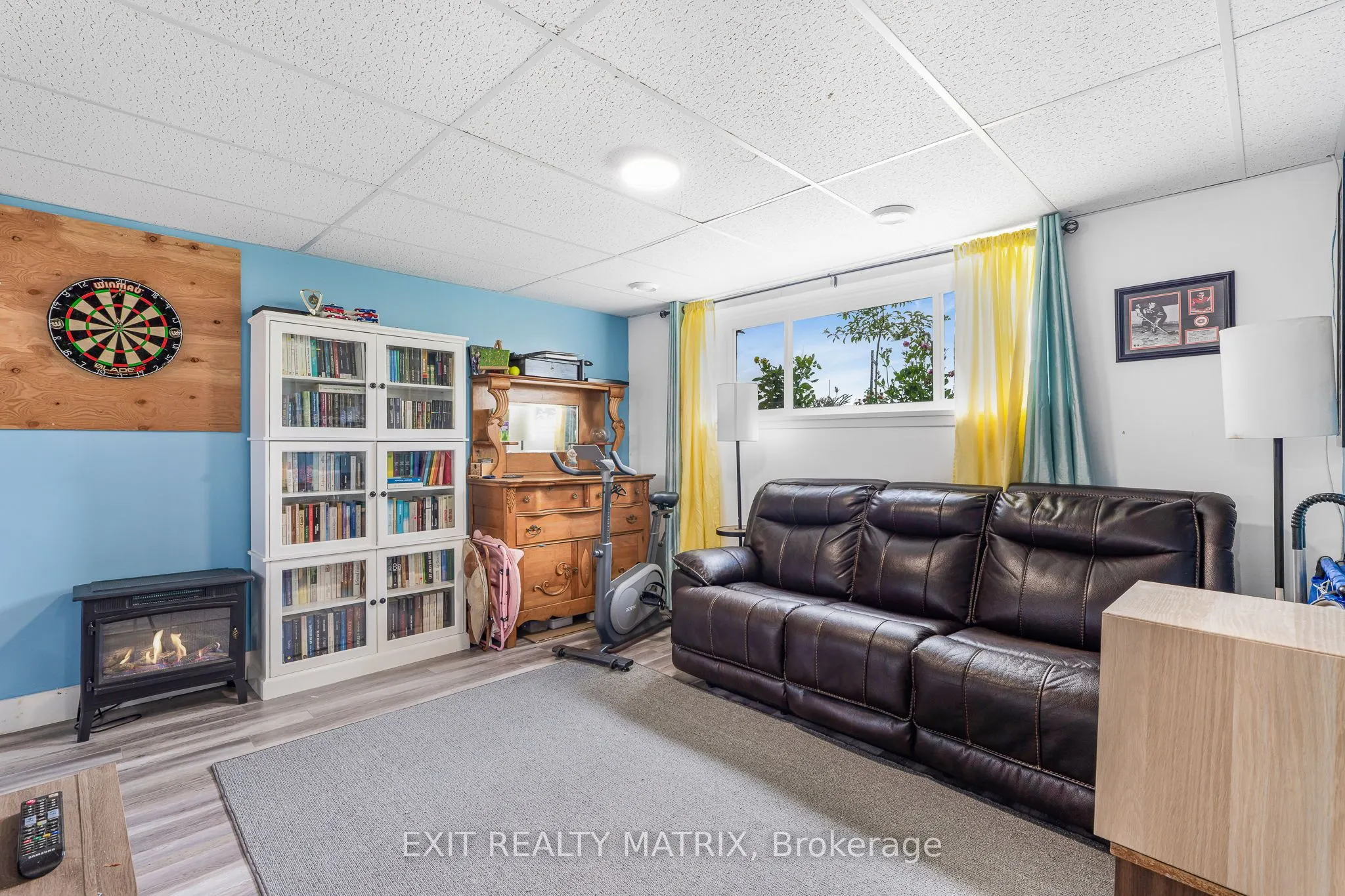 94 Peel Street E