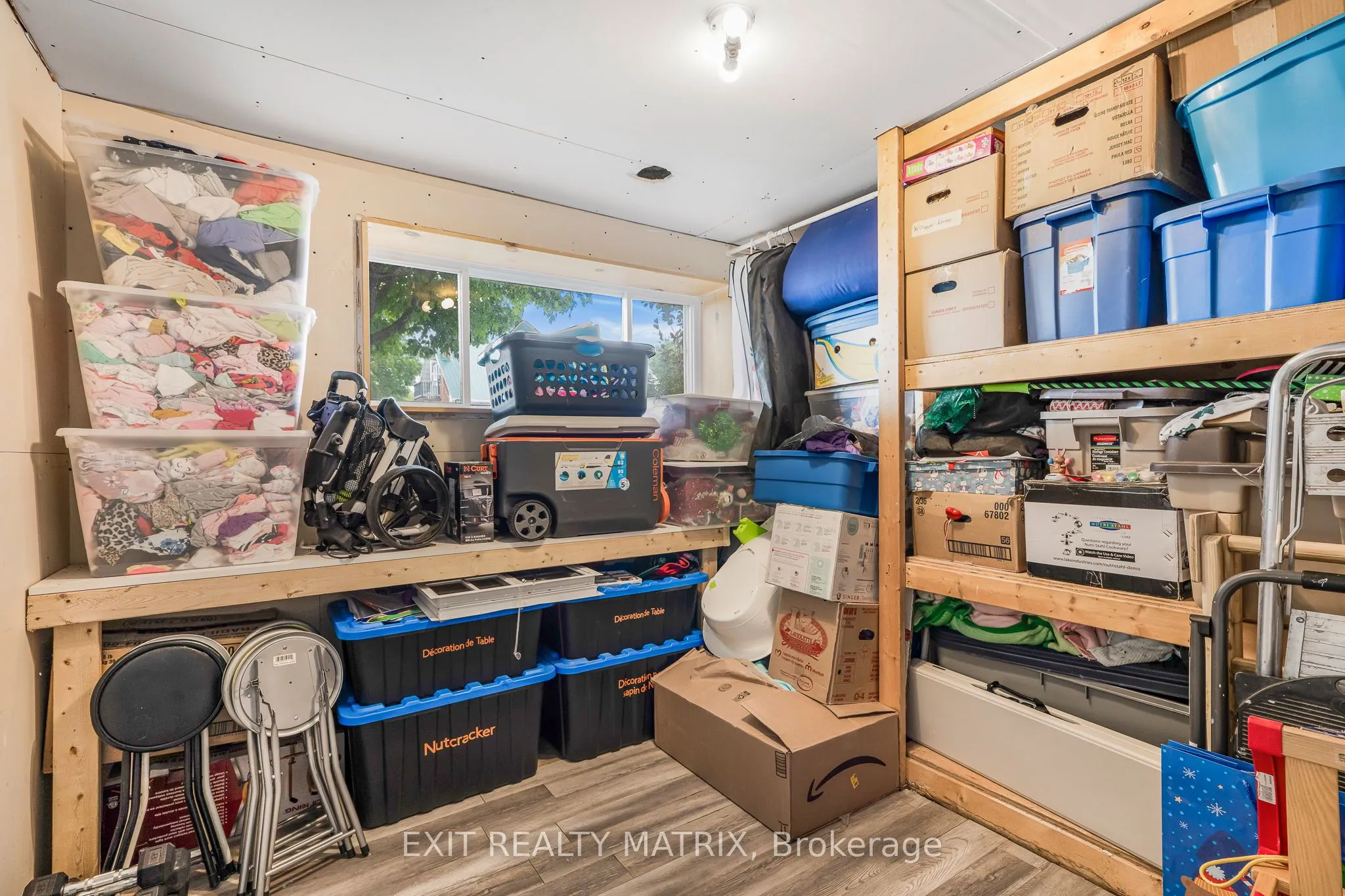 94 Peel Street E
