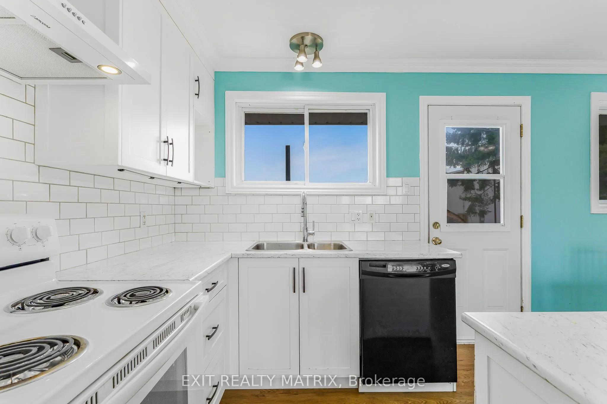94 Peel Street E