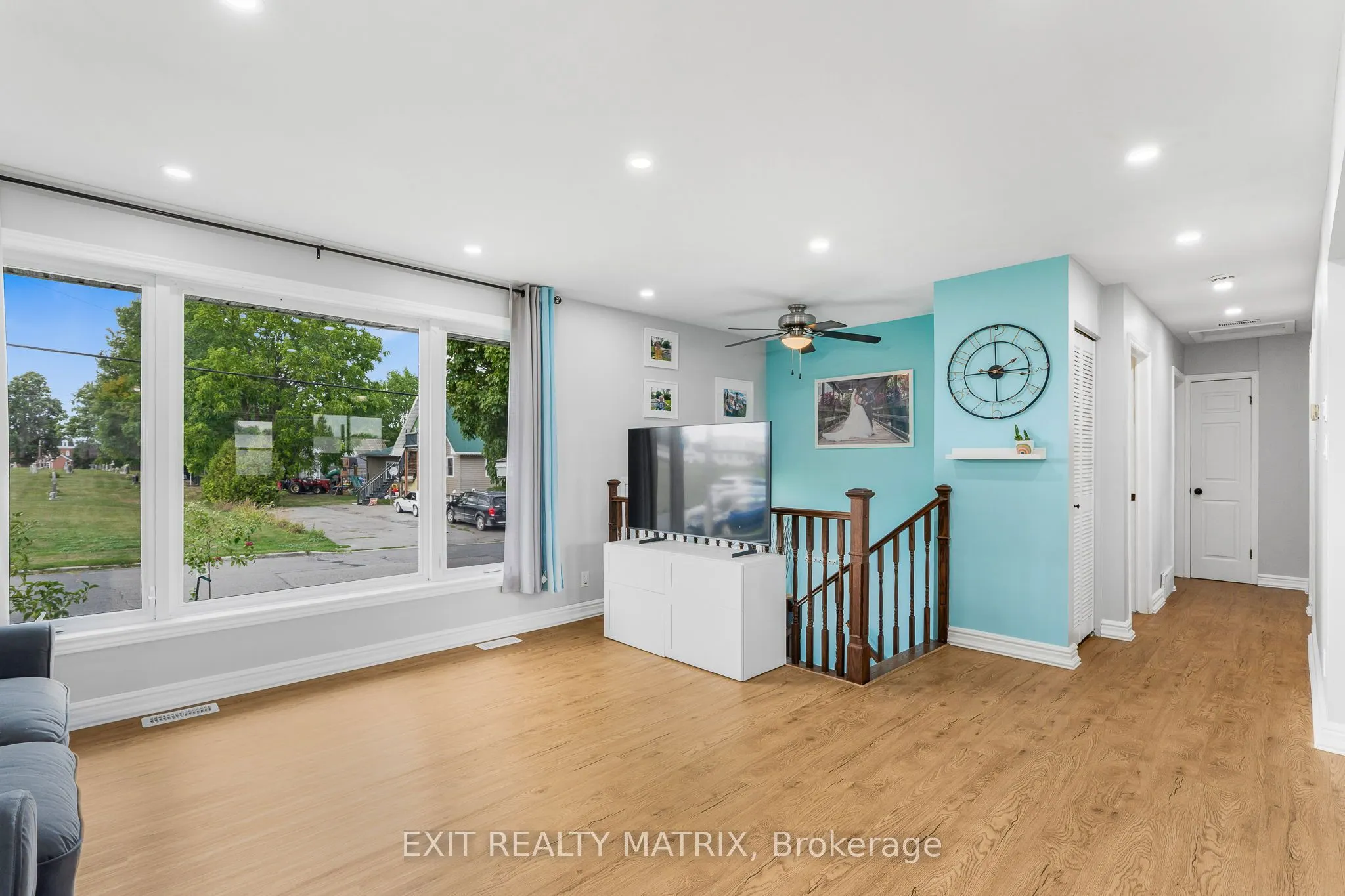 94 Peel Street E