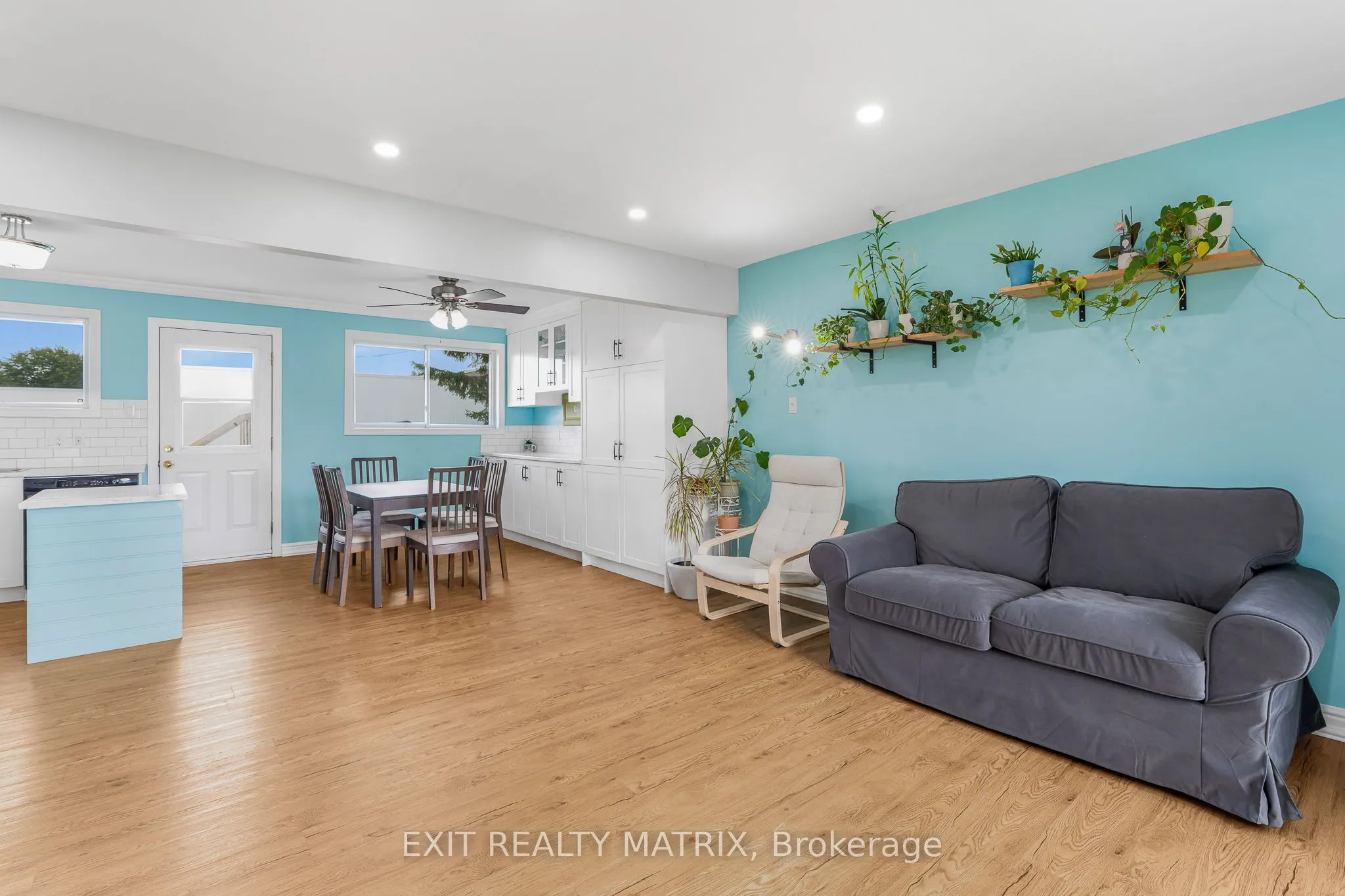 94 Peel Street E