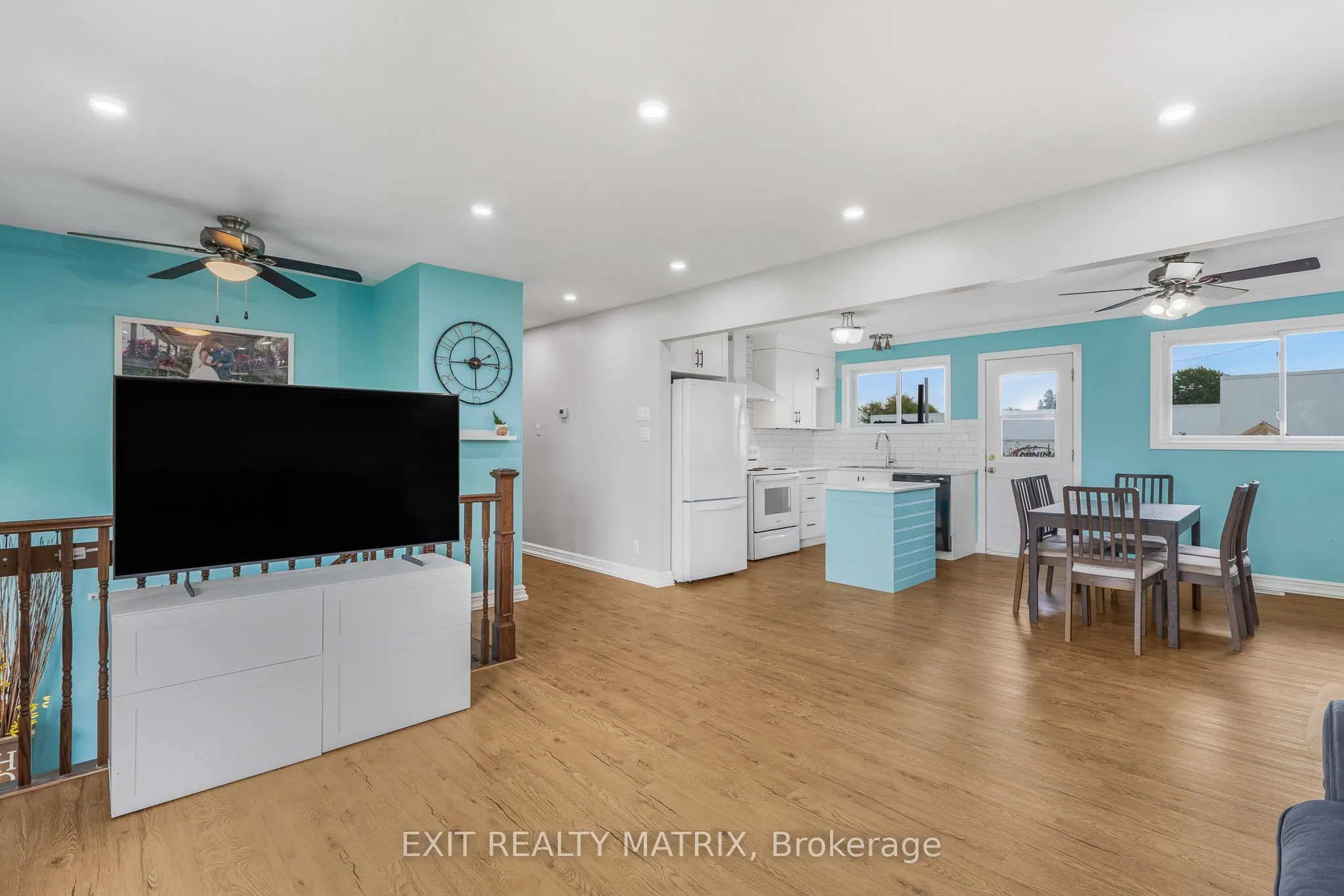 94 Peel Street E