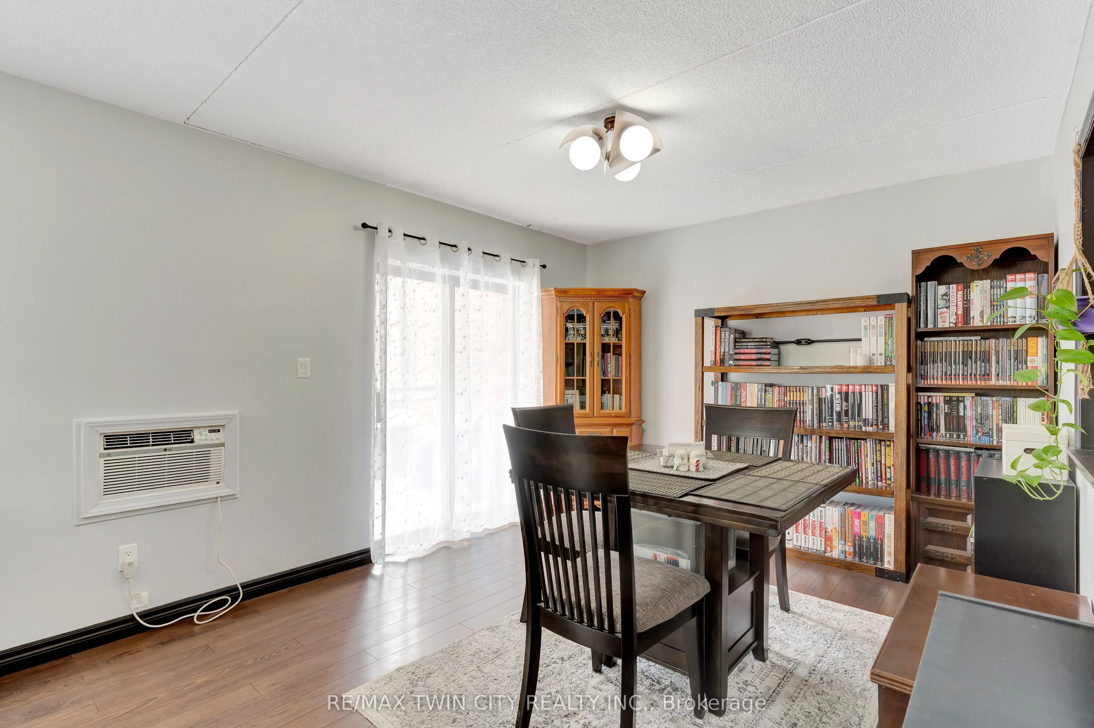401 Erb Street, #203