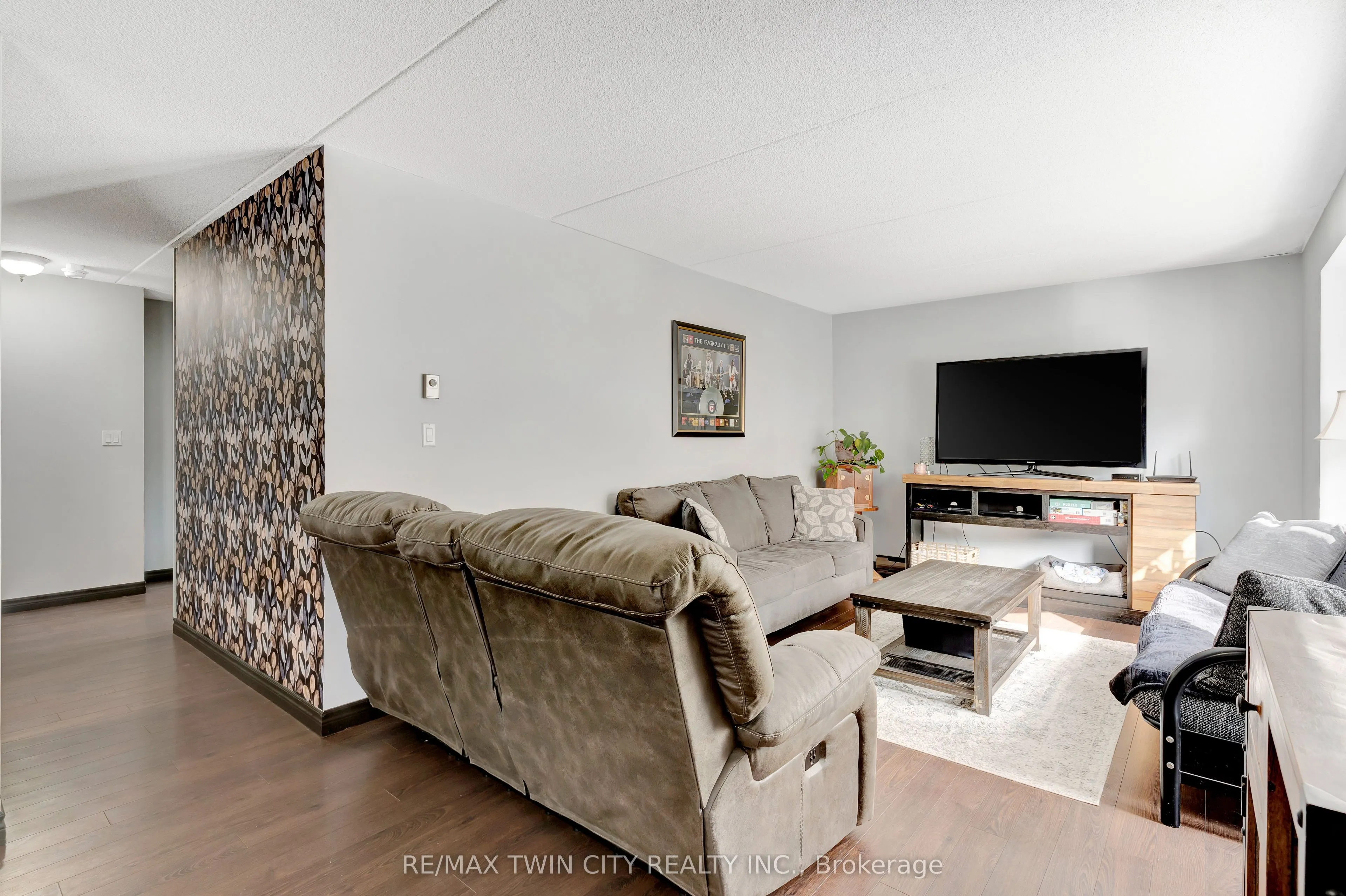 401 Erb Street, #203