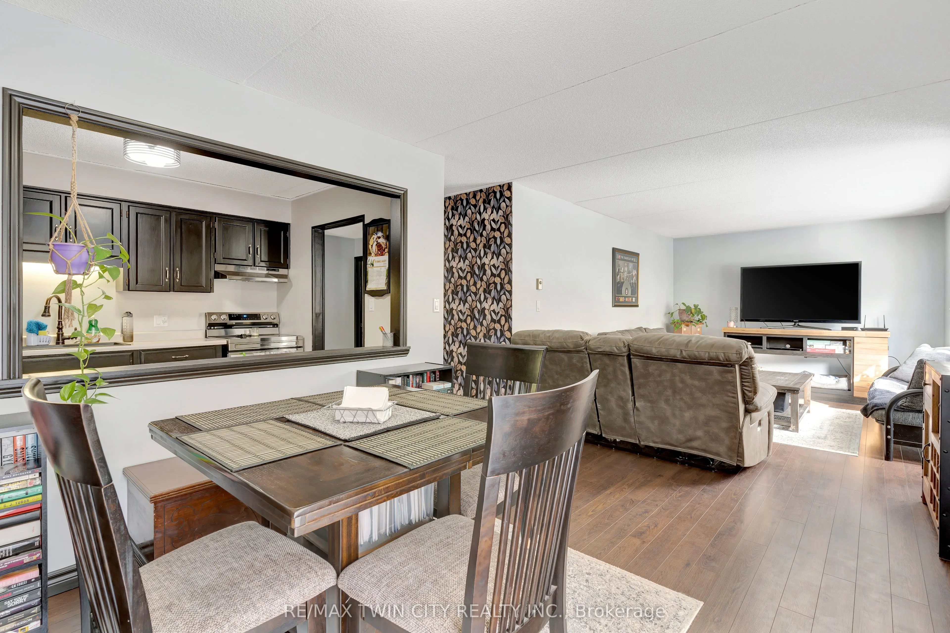 401 Erb Street, #203