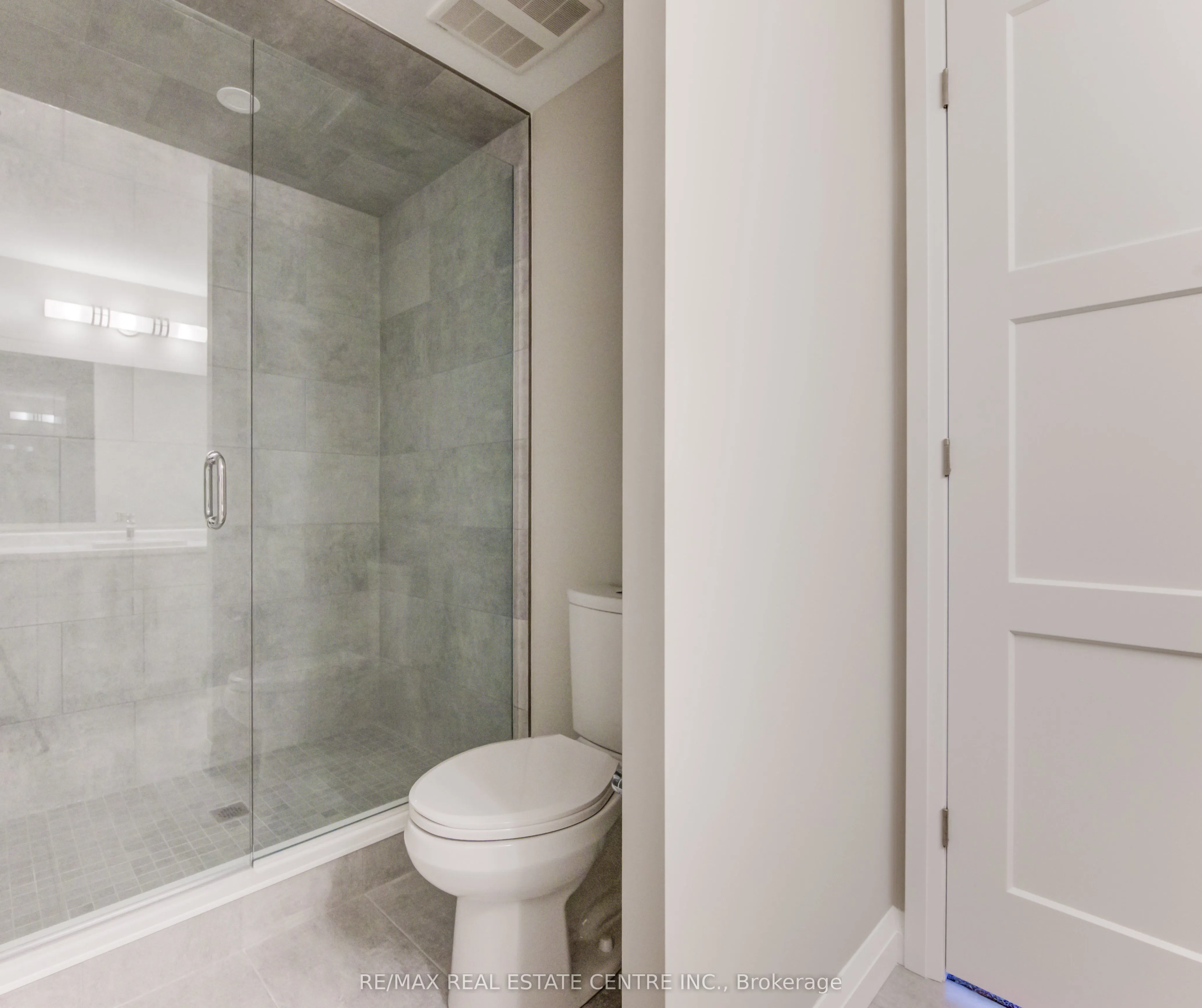 93 Arthur Street S, #1001
