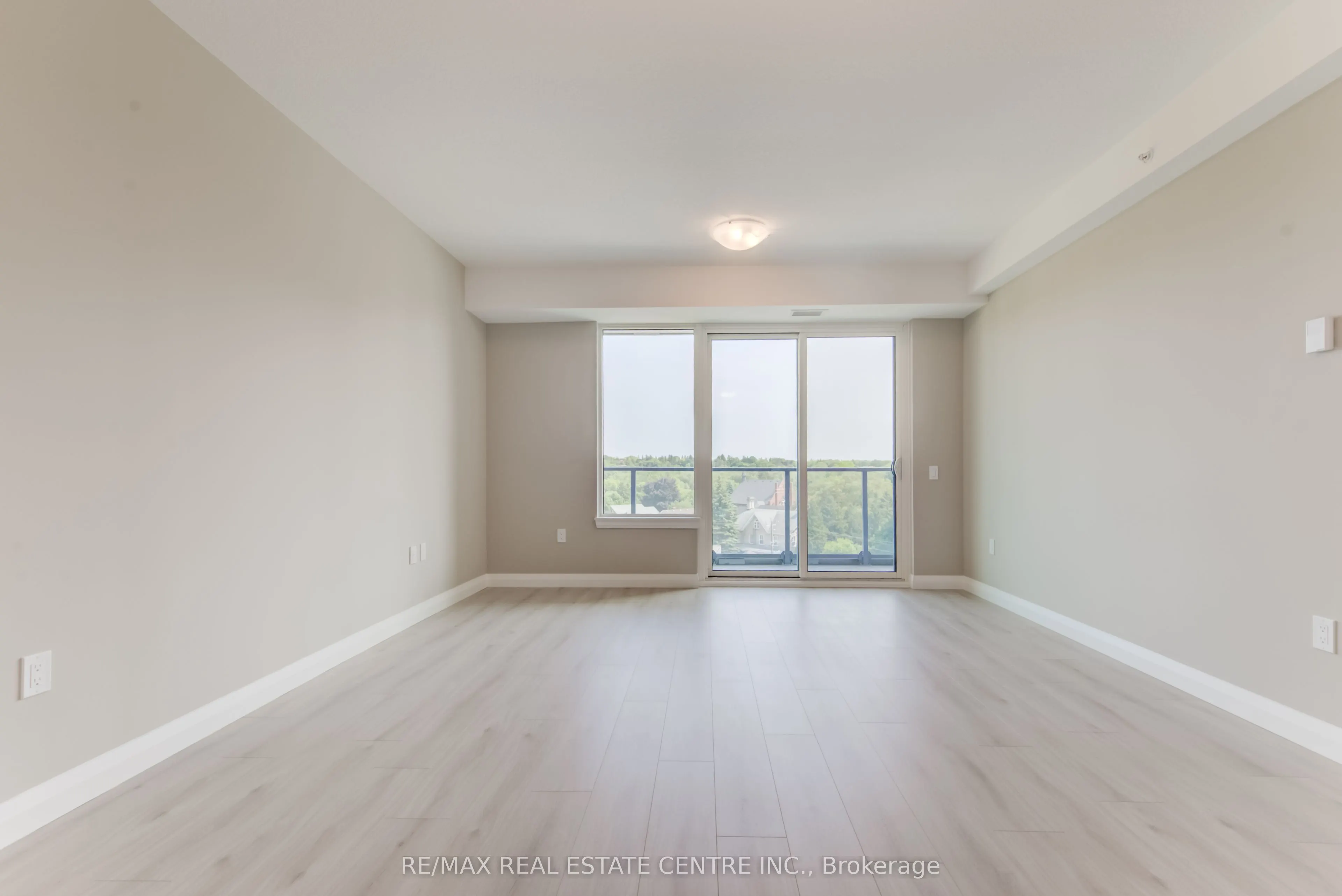 93 Arthur Street S, #1001