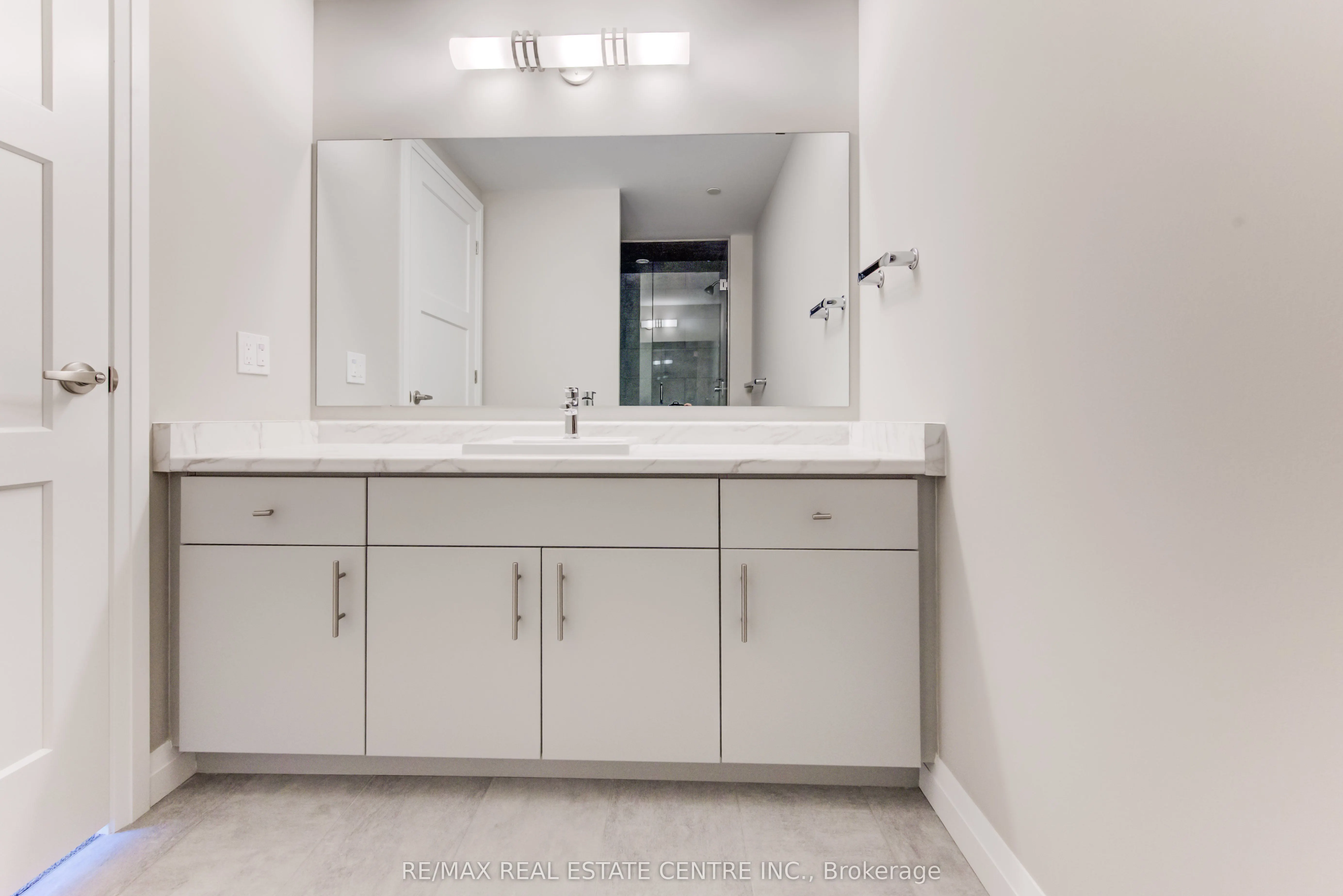 93 Arthur Street S, #1001