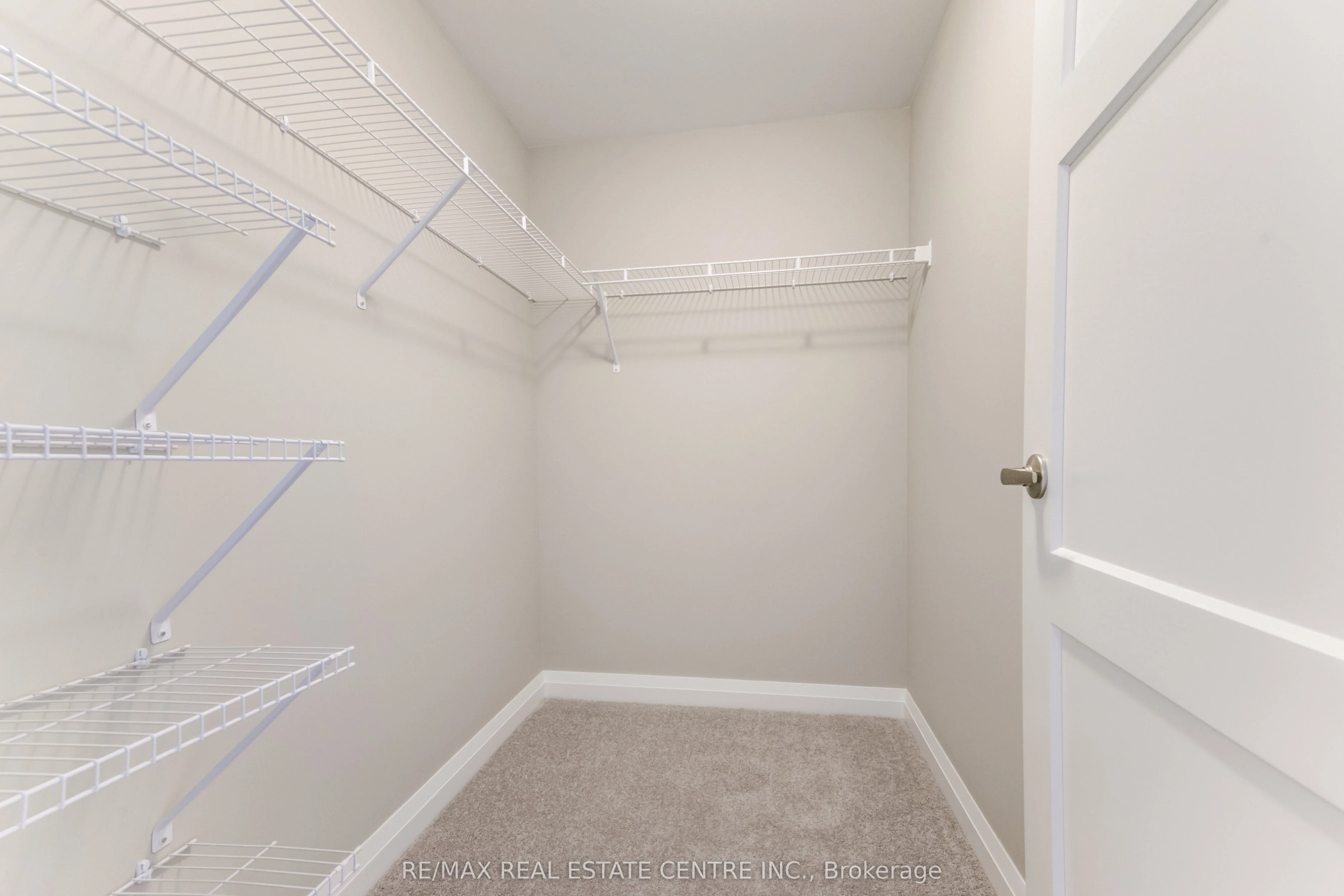 93 Arthur Street S, #1001