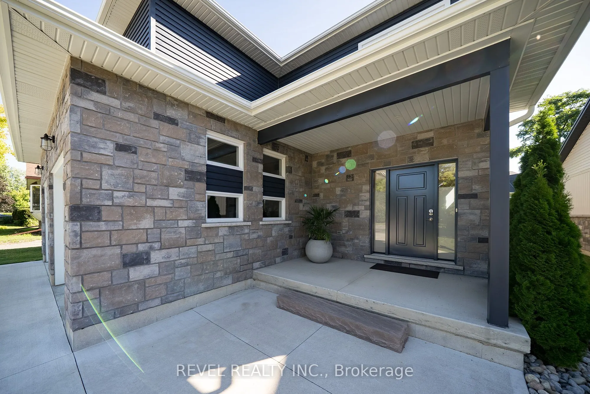 38 Lakeview Avenue
