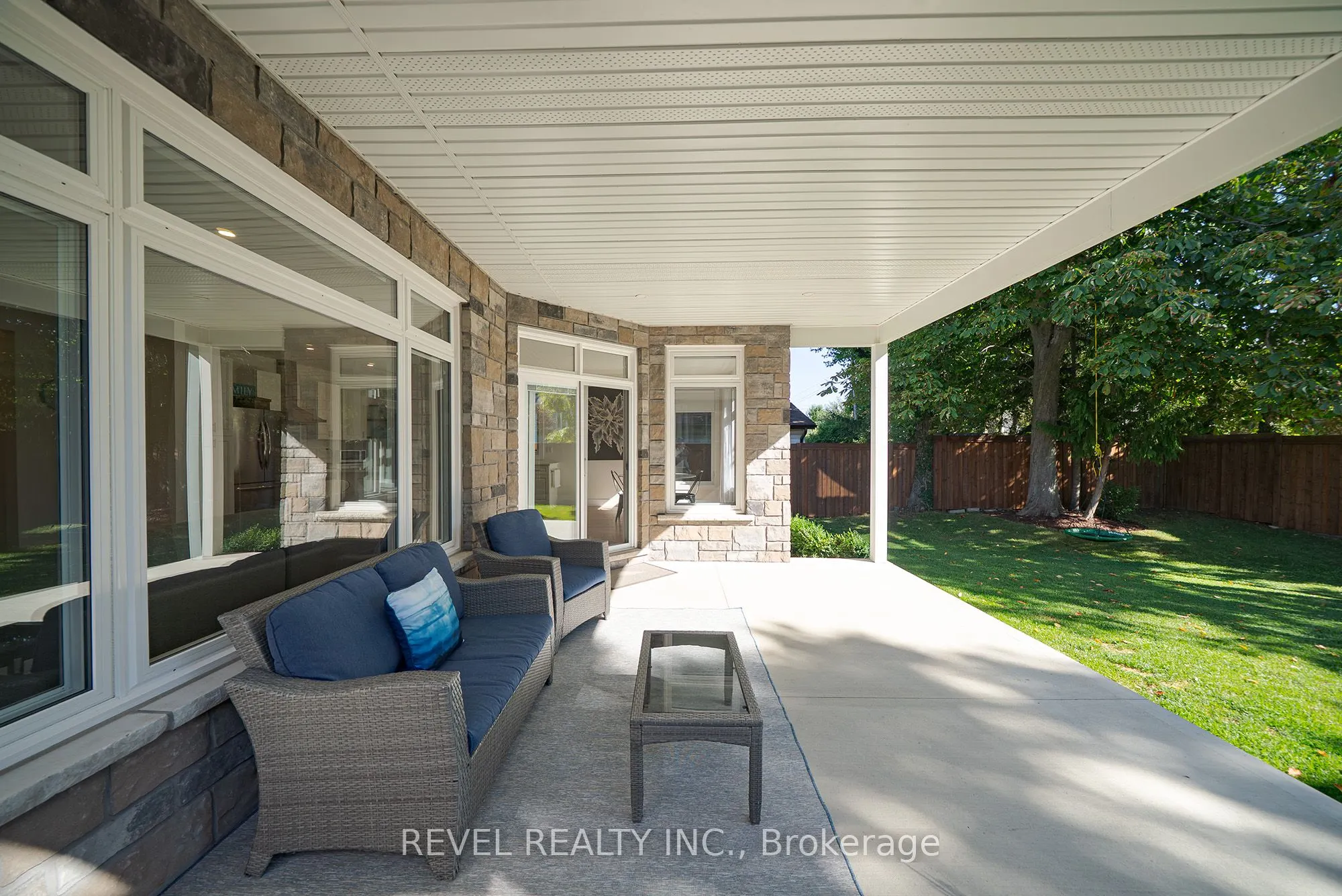 38 Lakeview Avenue