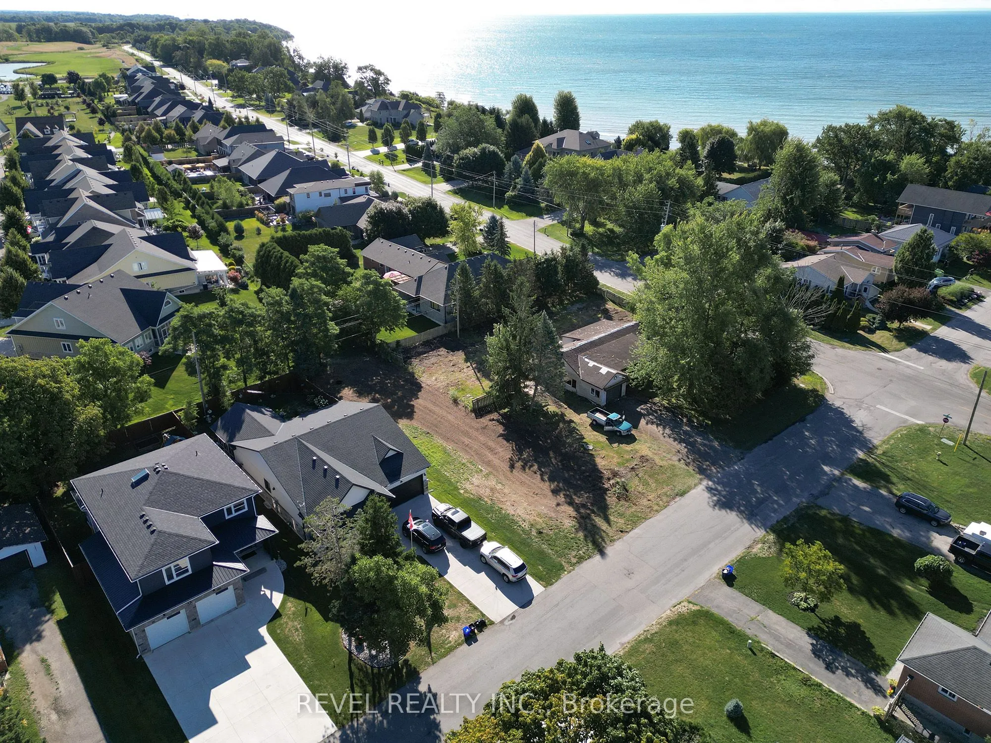 38 Lakeview Avenue