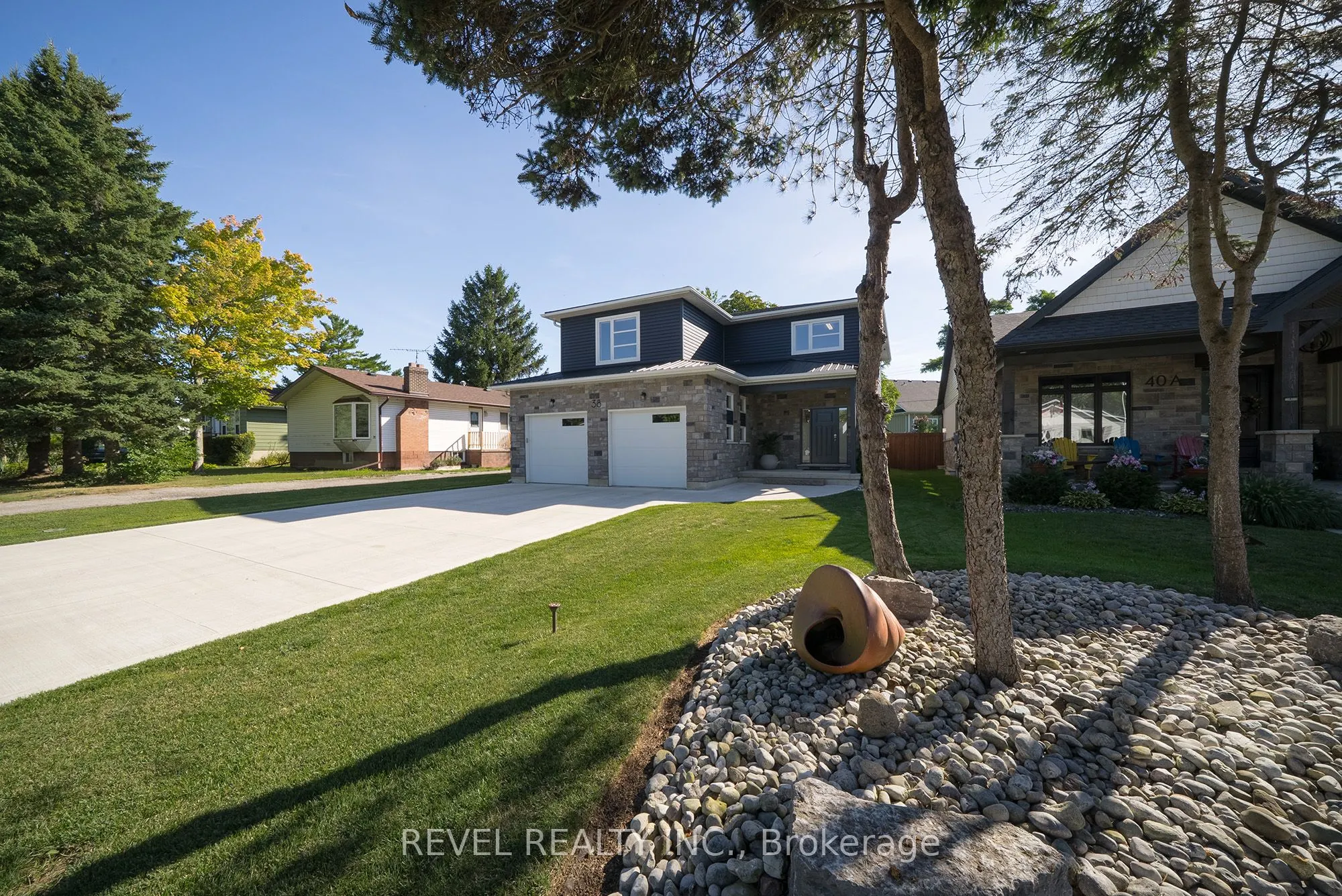 38 Lakeview Avenue