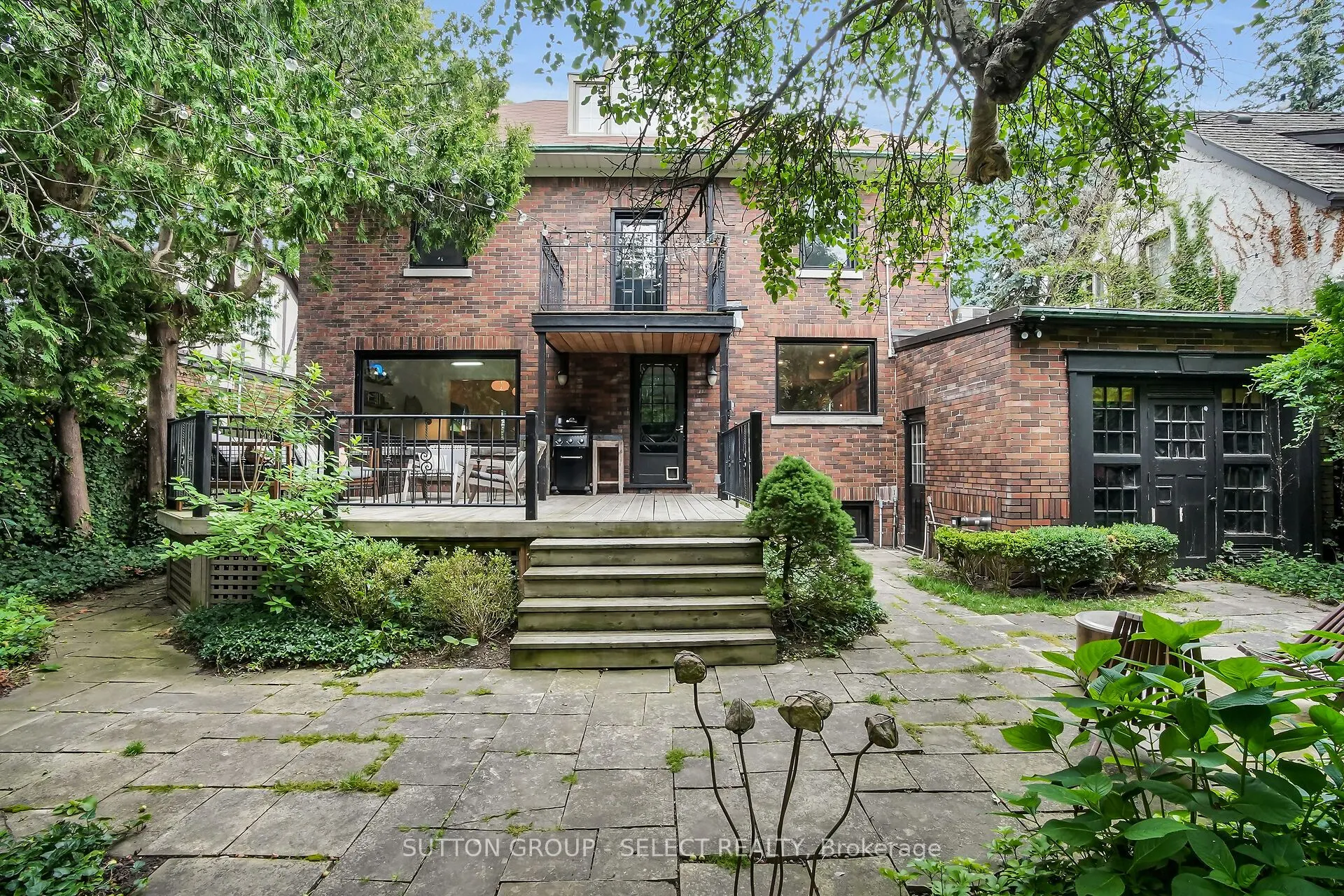 383 Huron Street