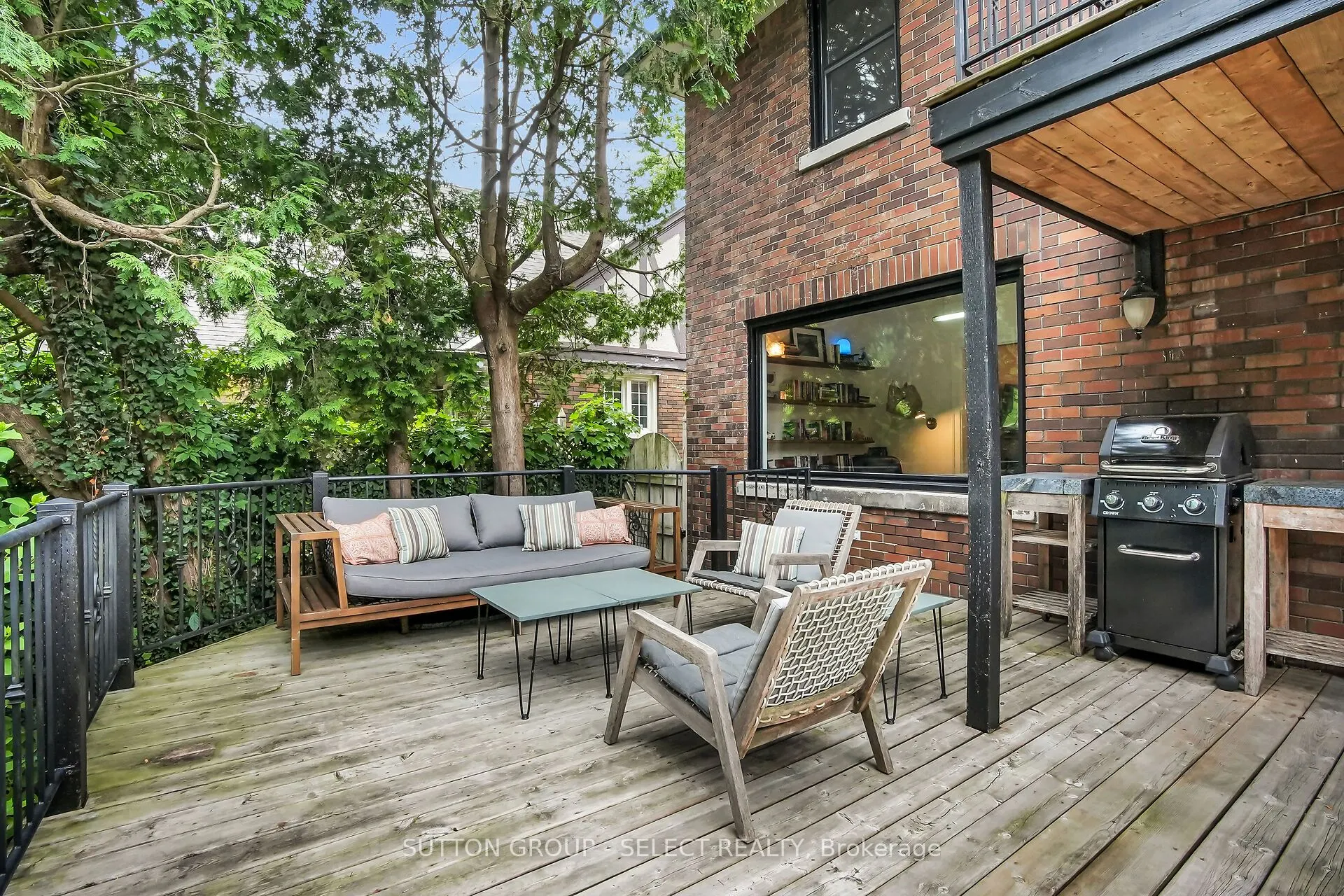 383 Huron Street