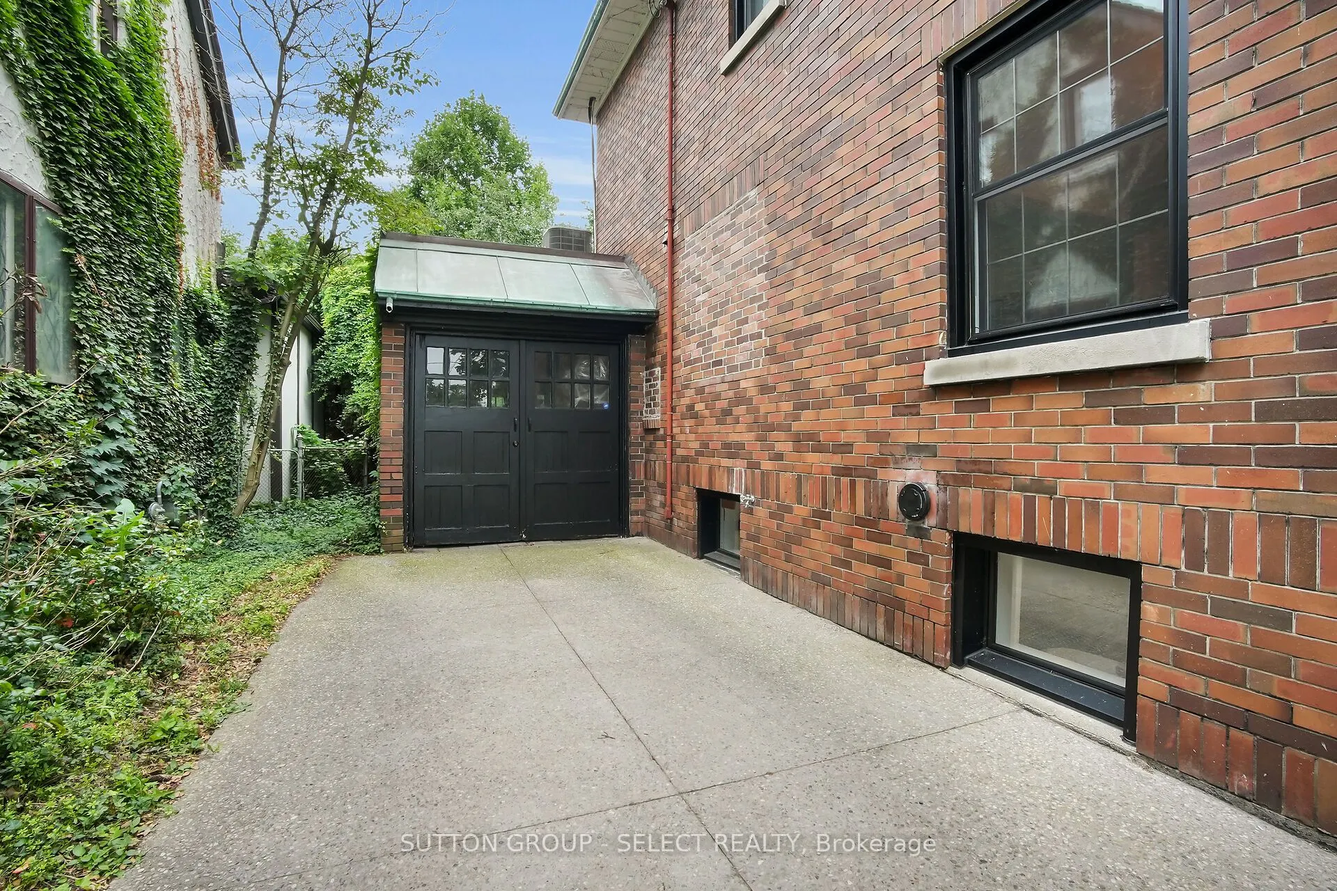 383 Huron Street