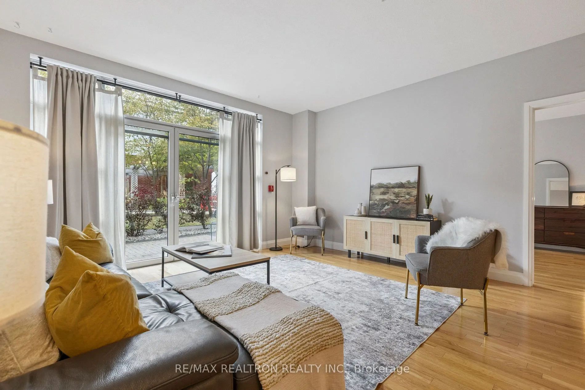 165 Duke Street E, #111