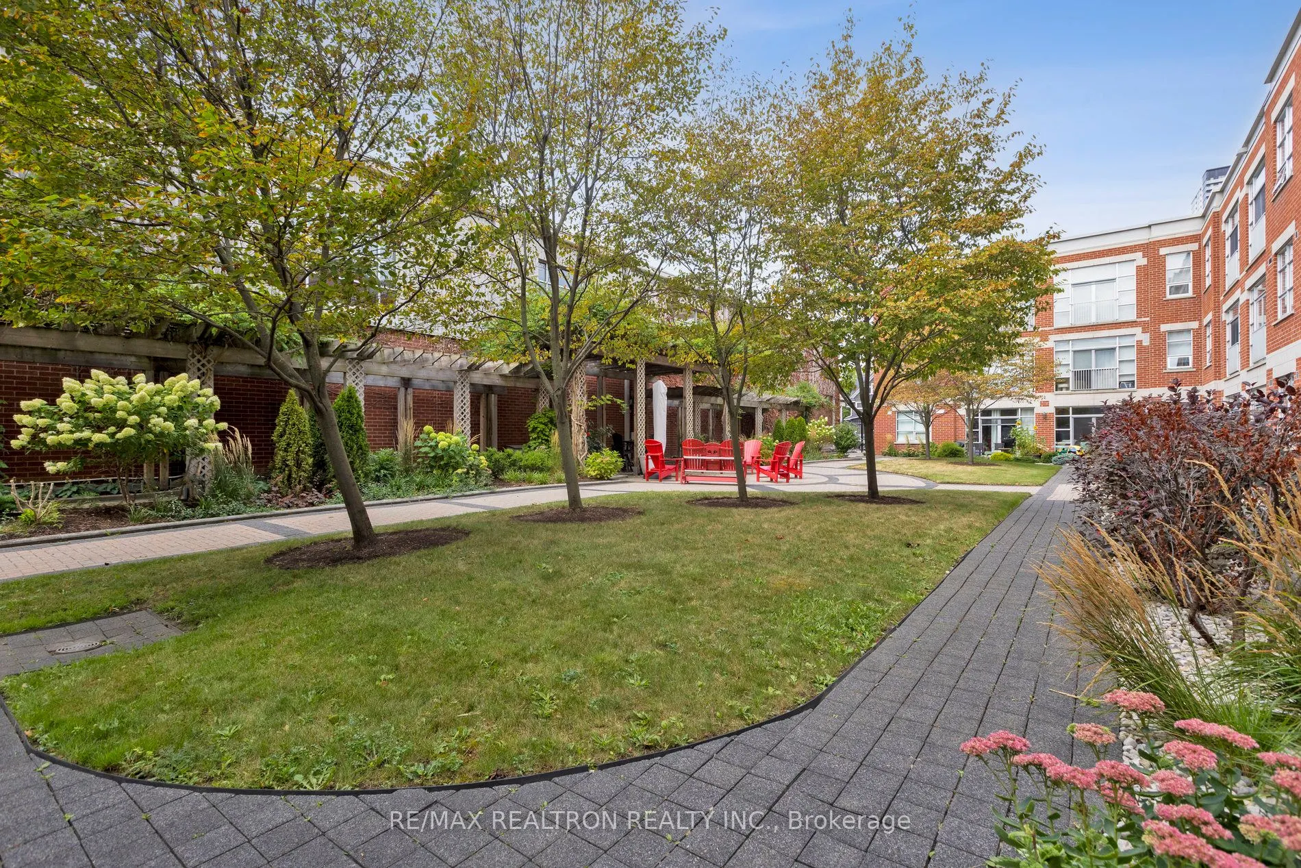 165 Duke Street E, #111