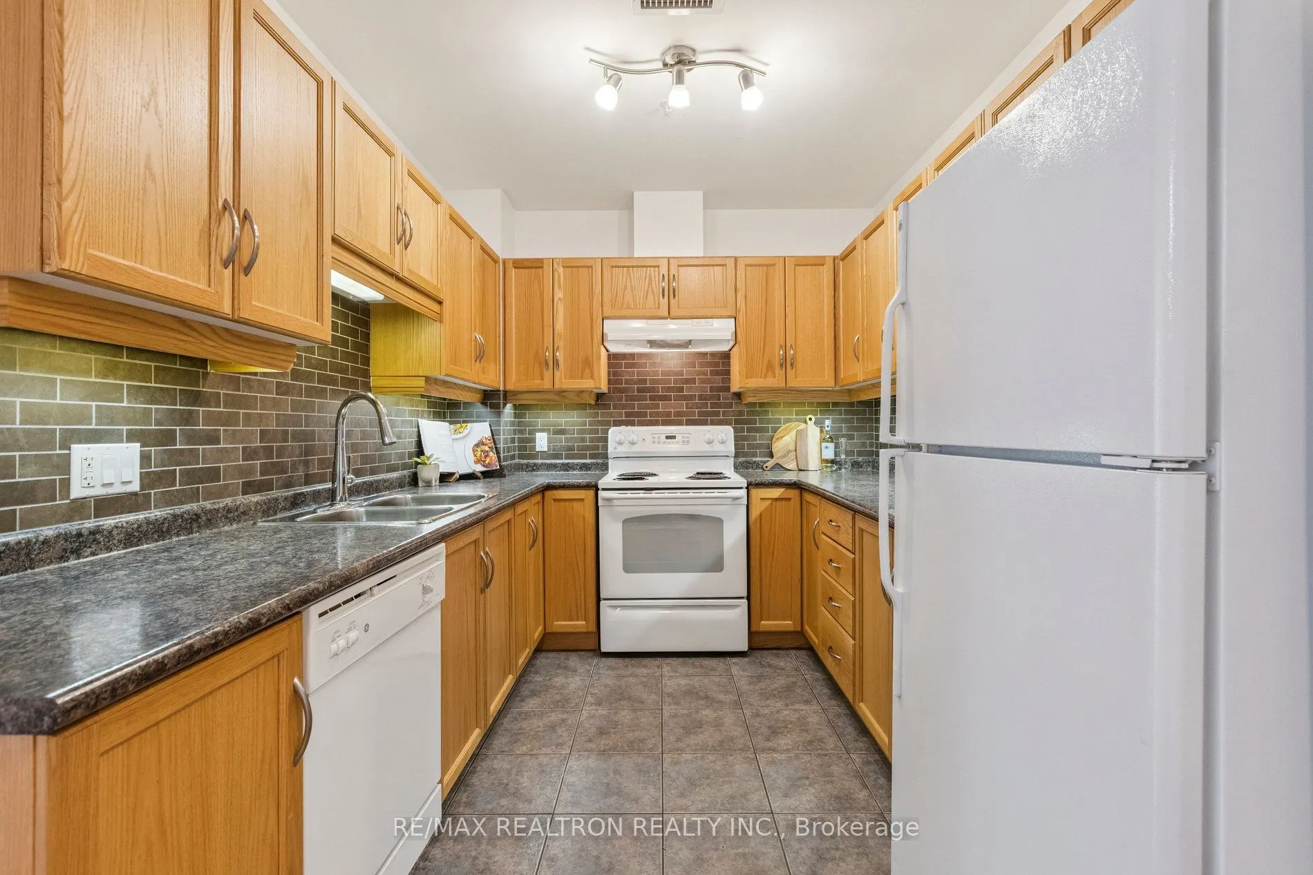 165 Duke Street E, #111