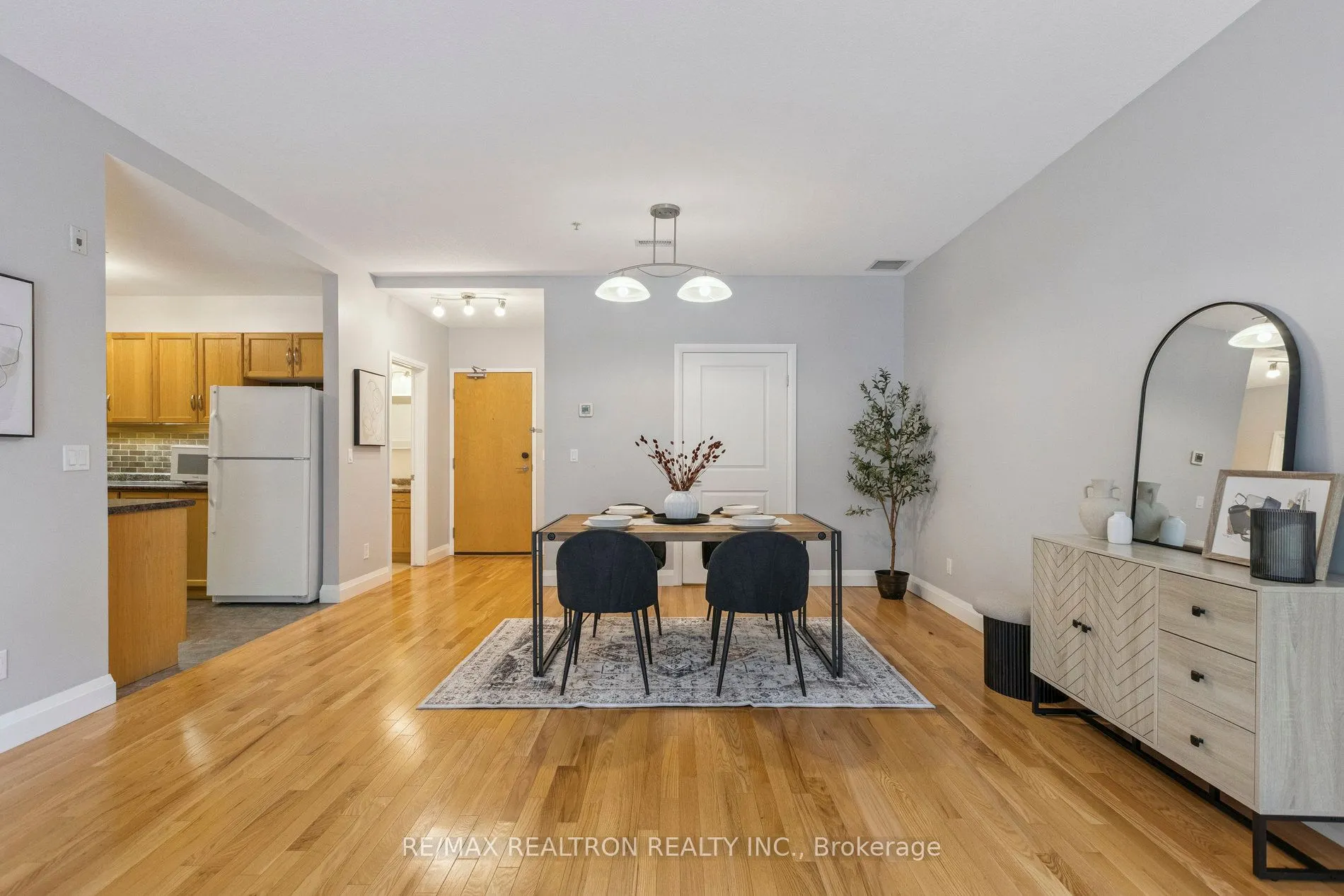 165 Duke Street E, #111