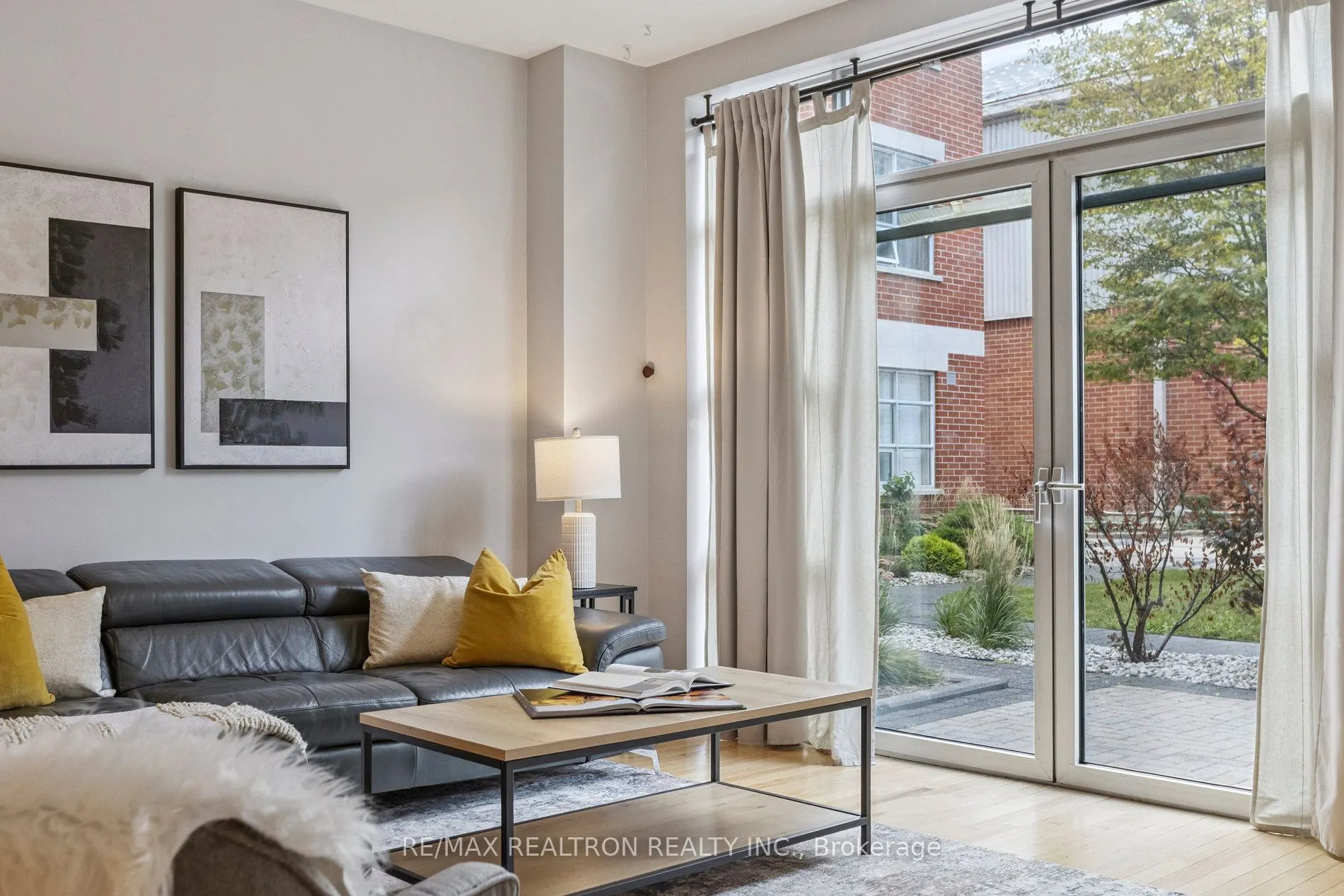 165 Duke Street E, #111