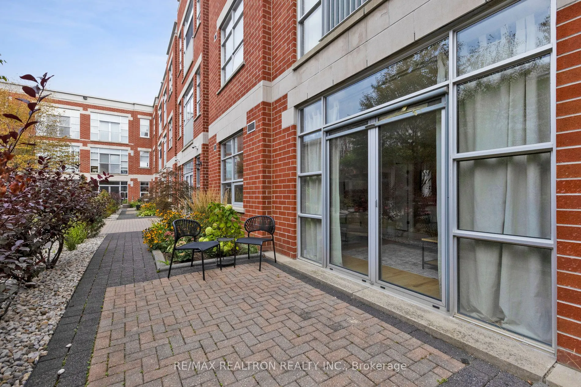 165 Duke Street E, #111
