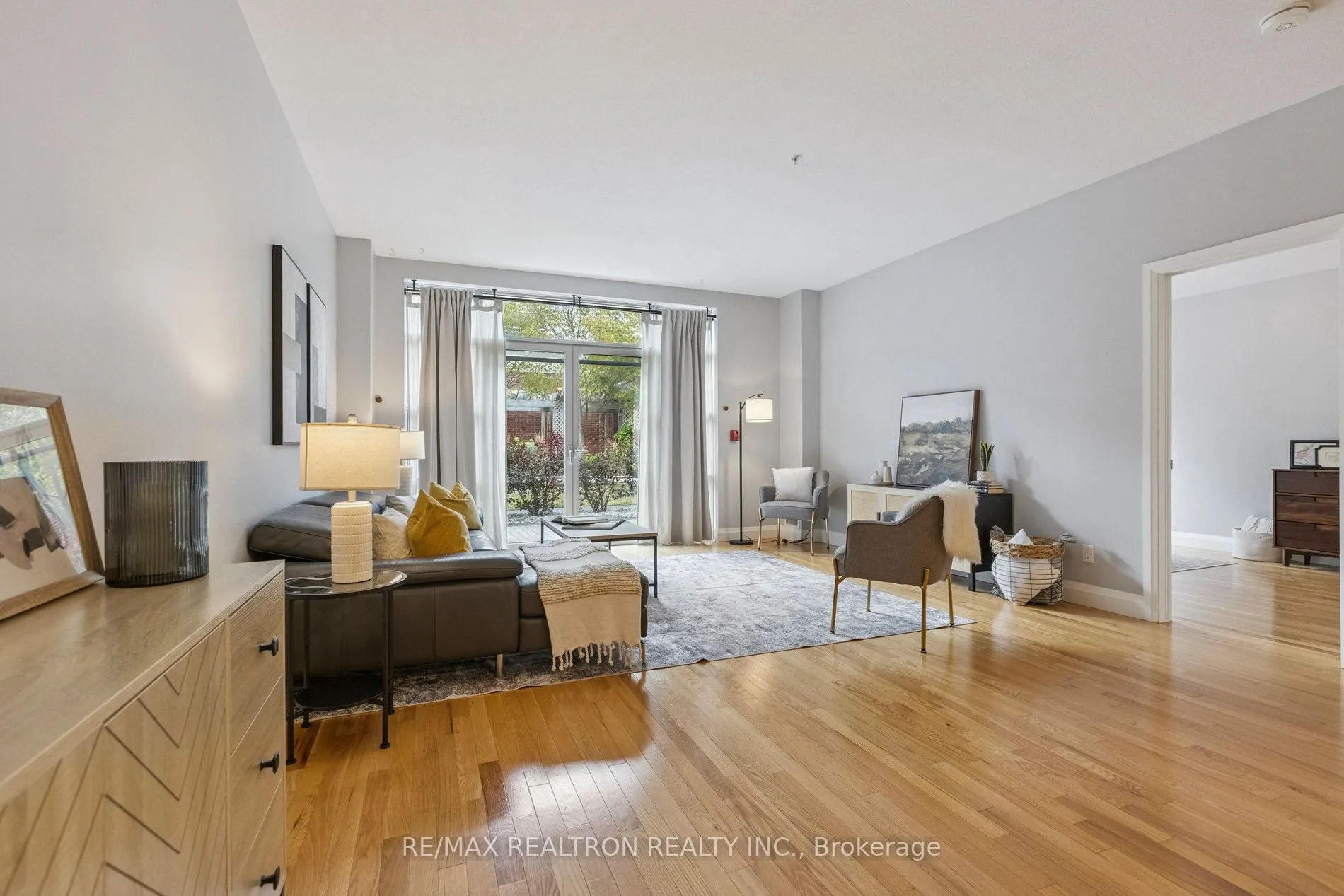 165 Duke Street E, #111