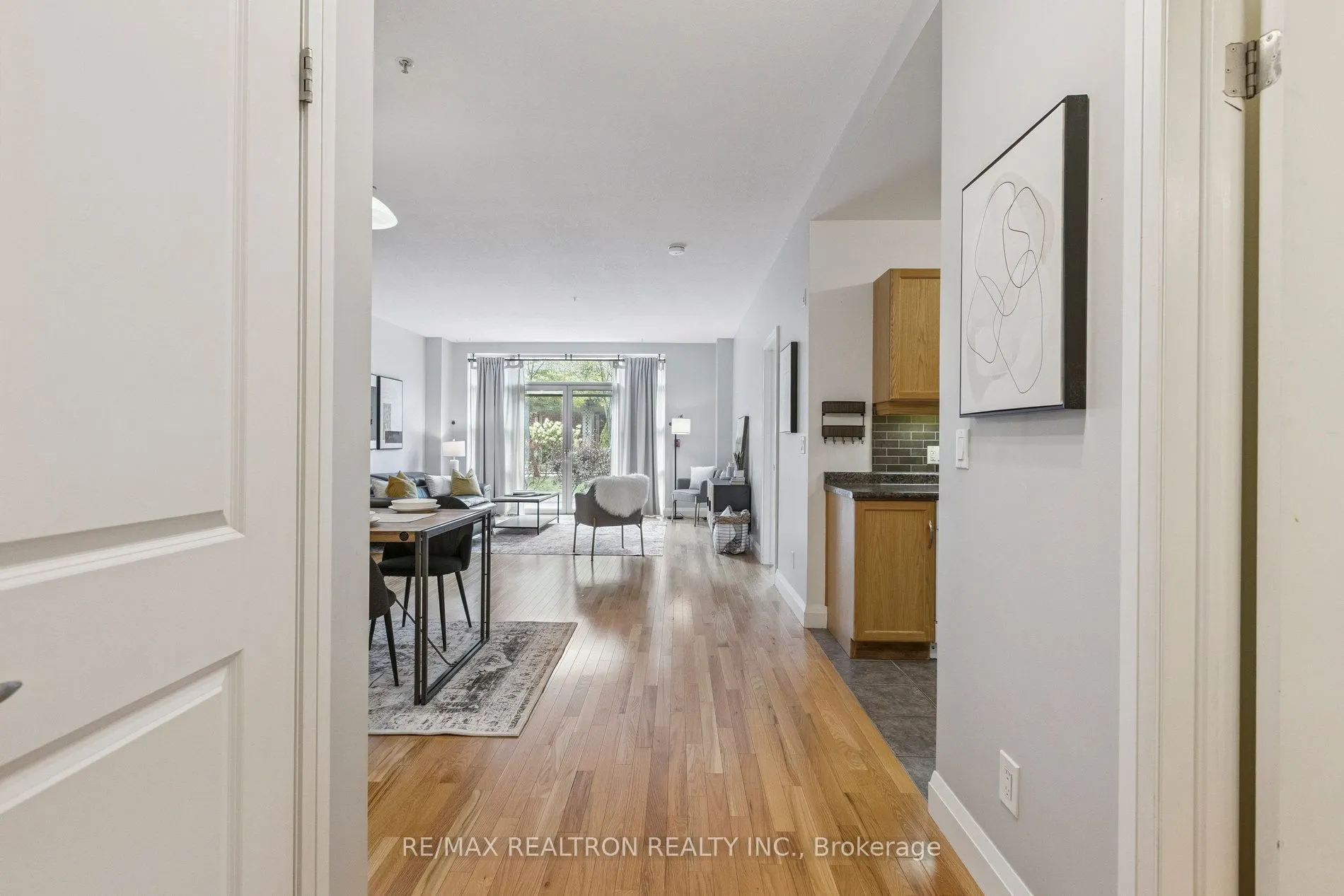 165 Duke Street E, #111