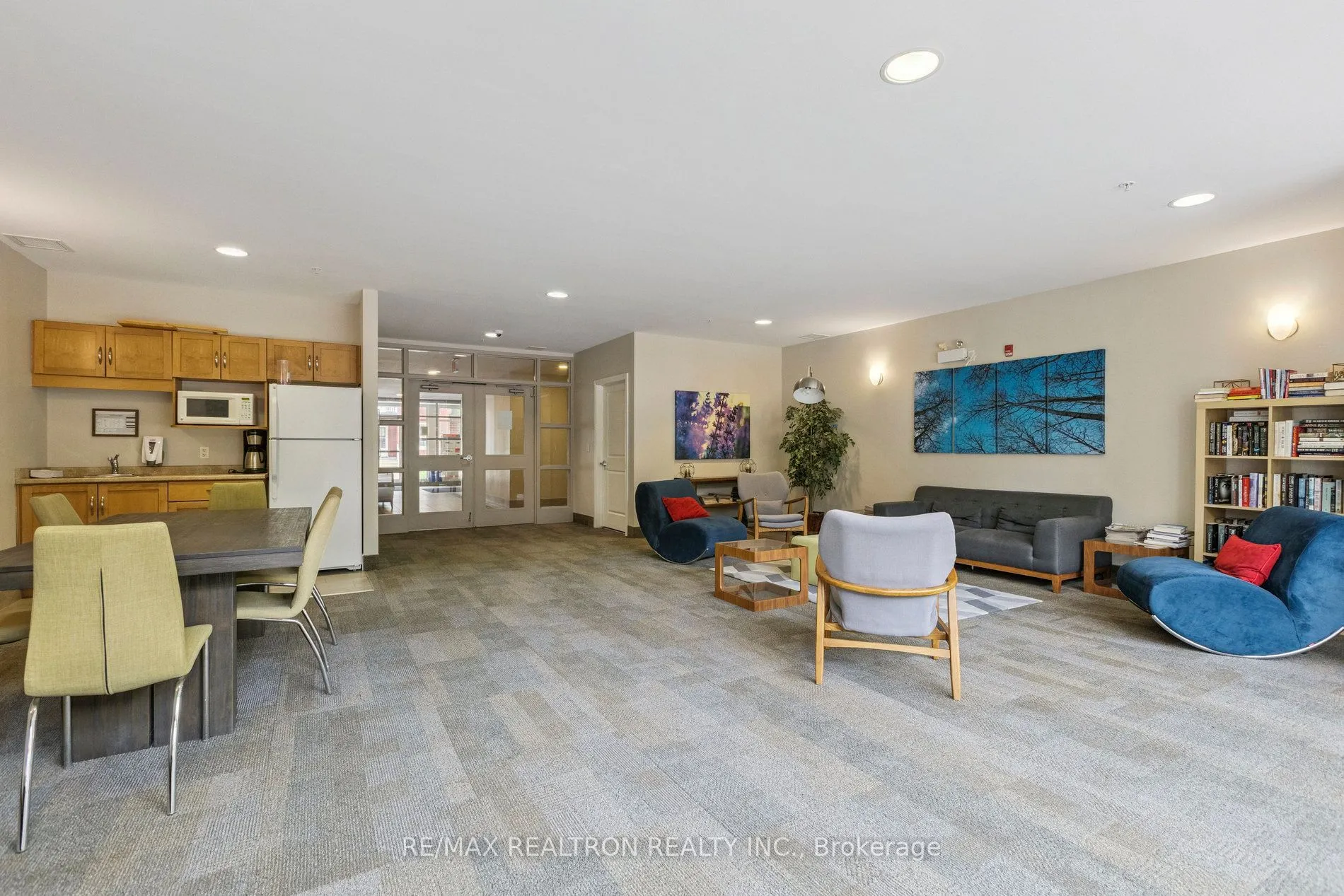165 Duke Street E, #111