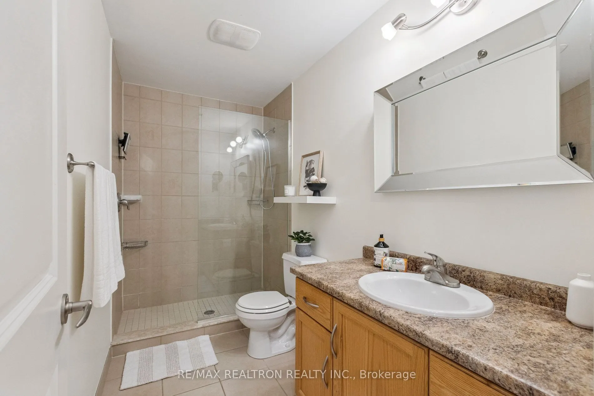 165 Duke Street E, #111
