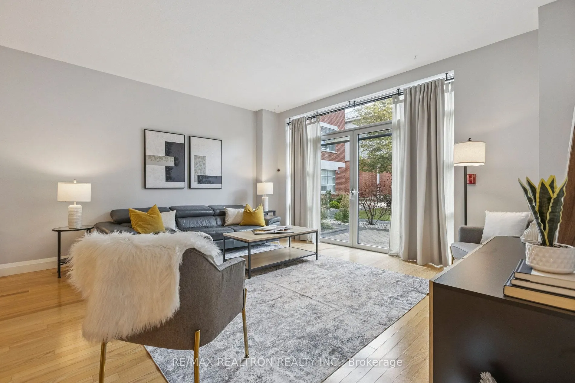 165 Duke Street E, #111