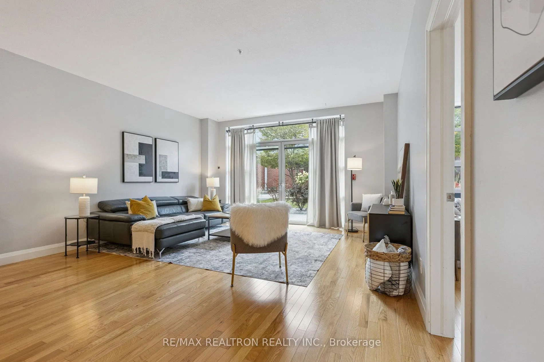 165 Duke Street E, #111