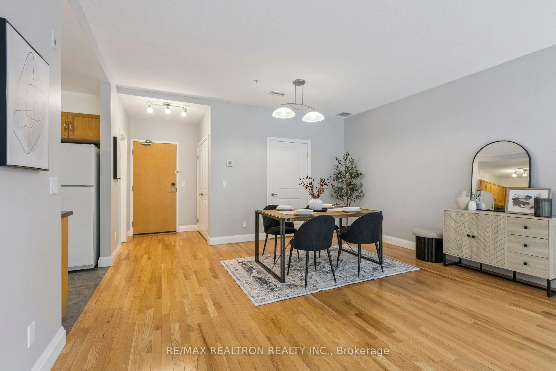 165 Duke Street E, #111