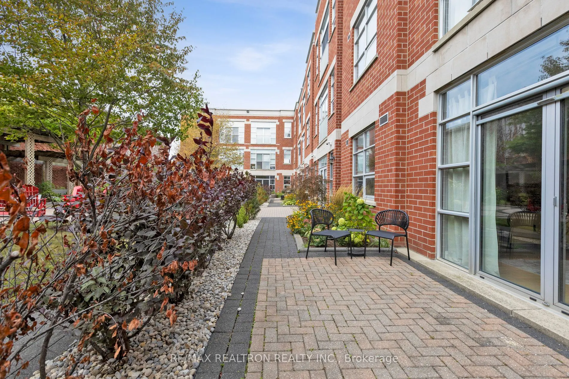 165 Duke Street E, #111