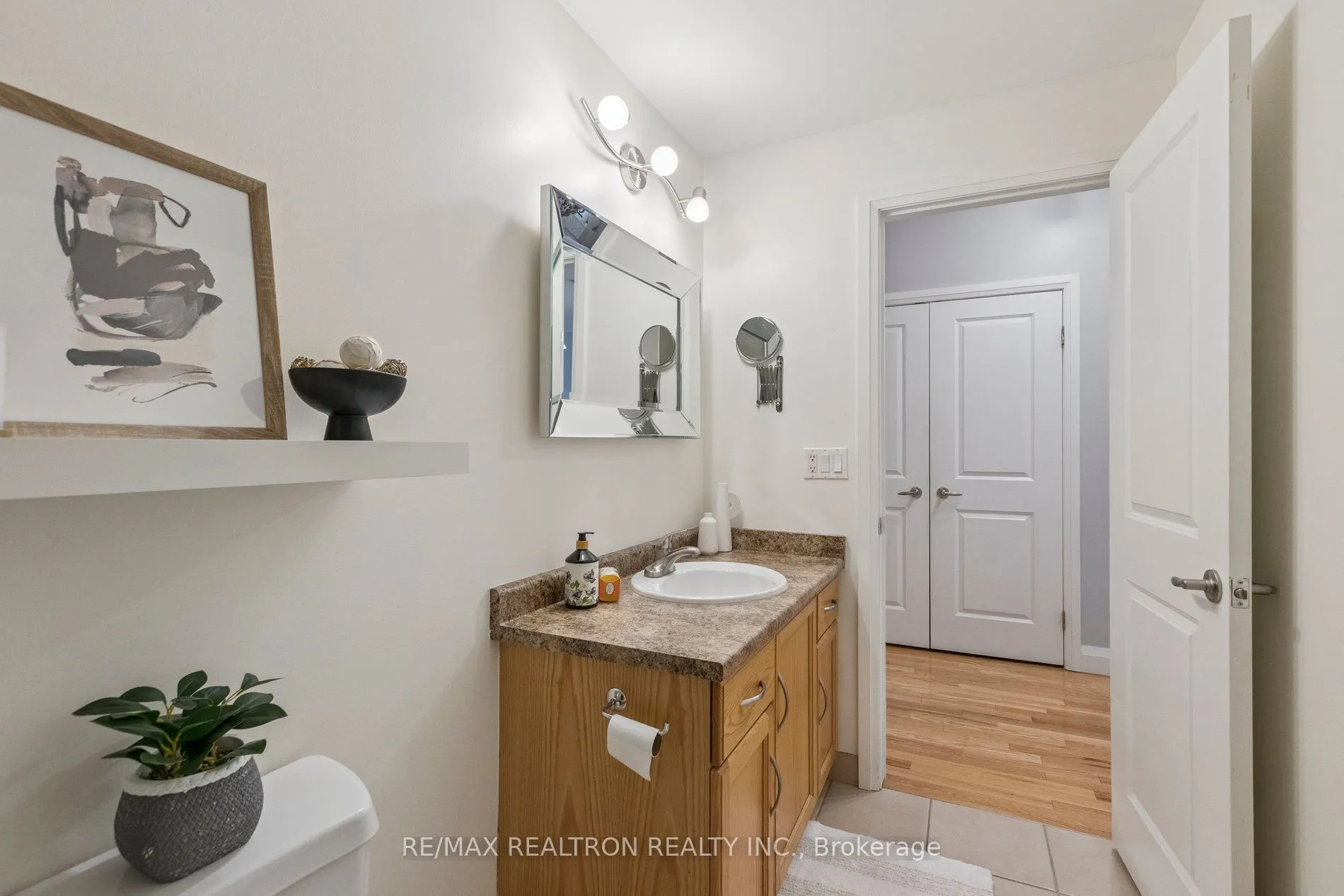 165 Duke Street E, #111