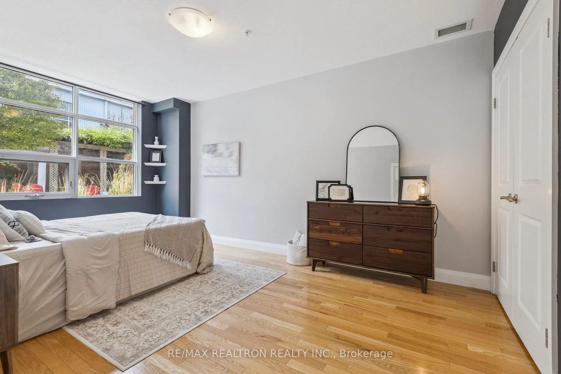 165 Duke Street E, #111