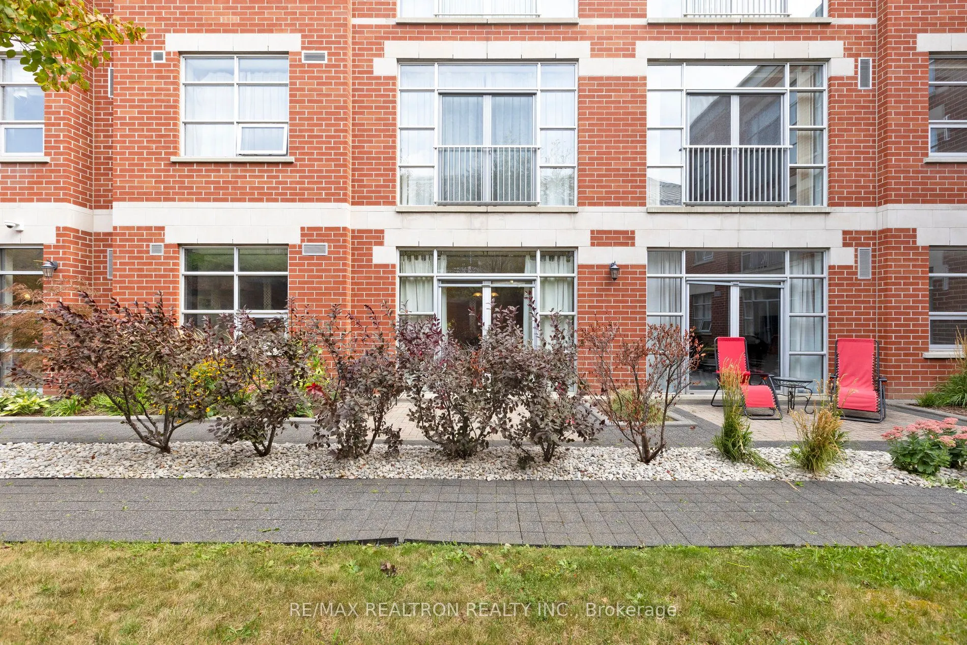 165 Duke Street E, #111