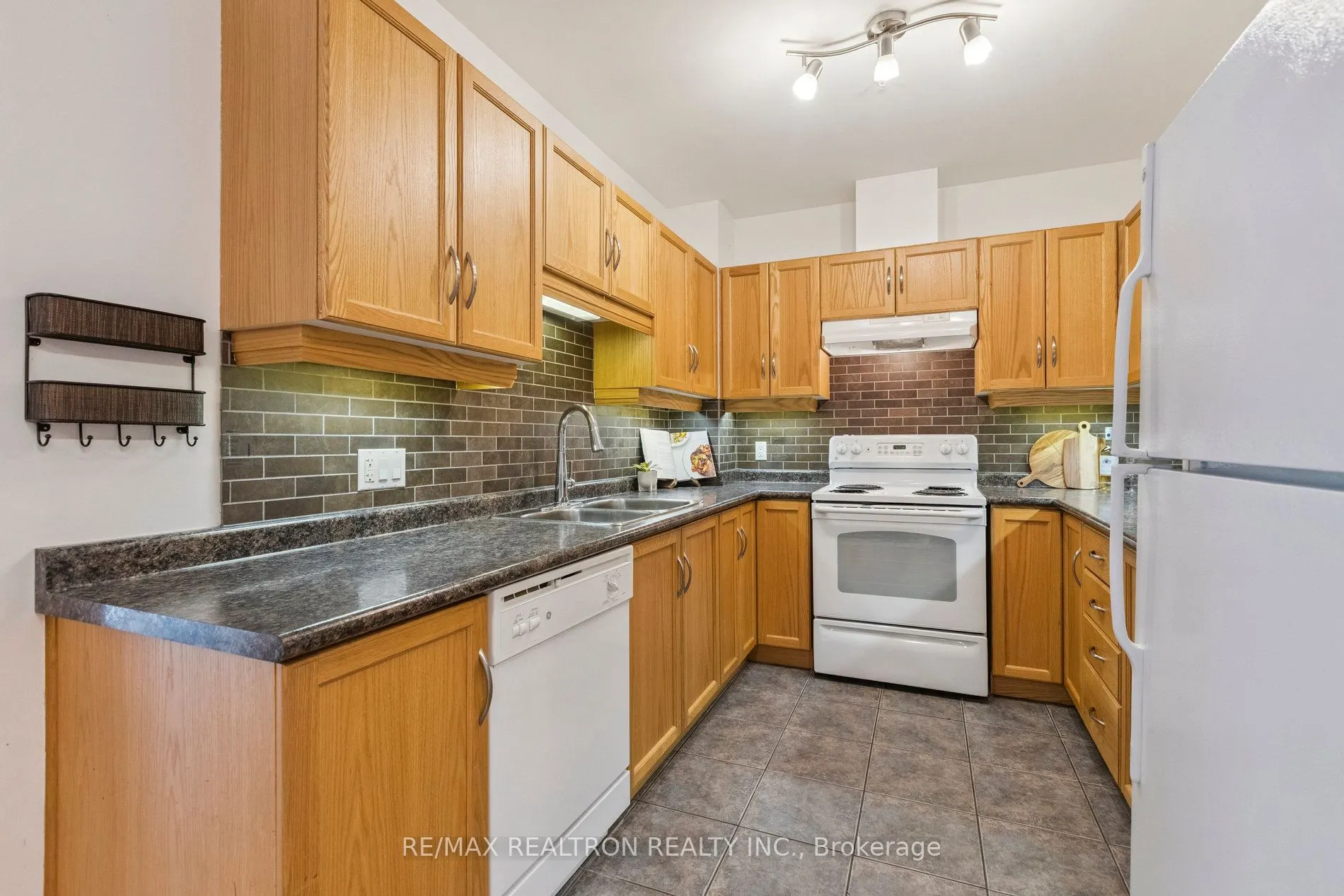 165 Duke Street E, #111