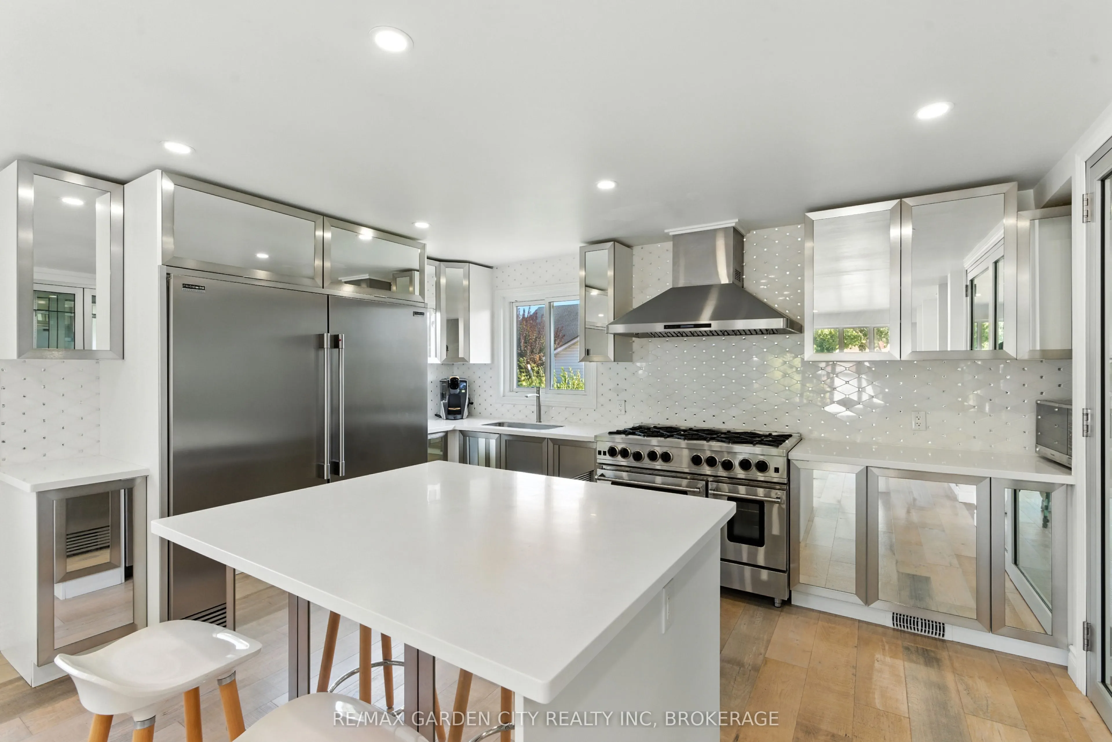 5 Woodgarden Court