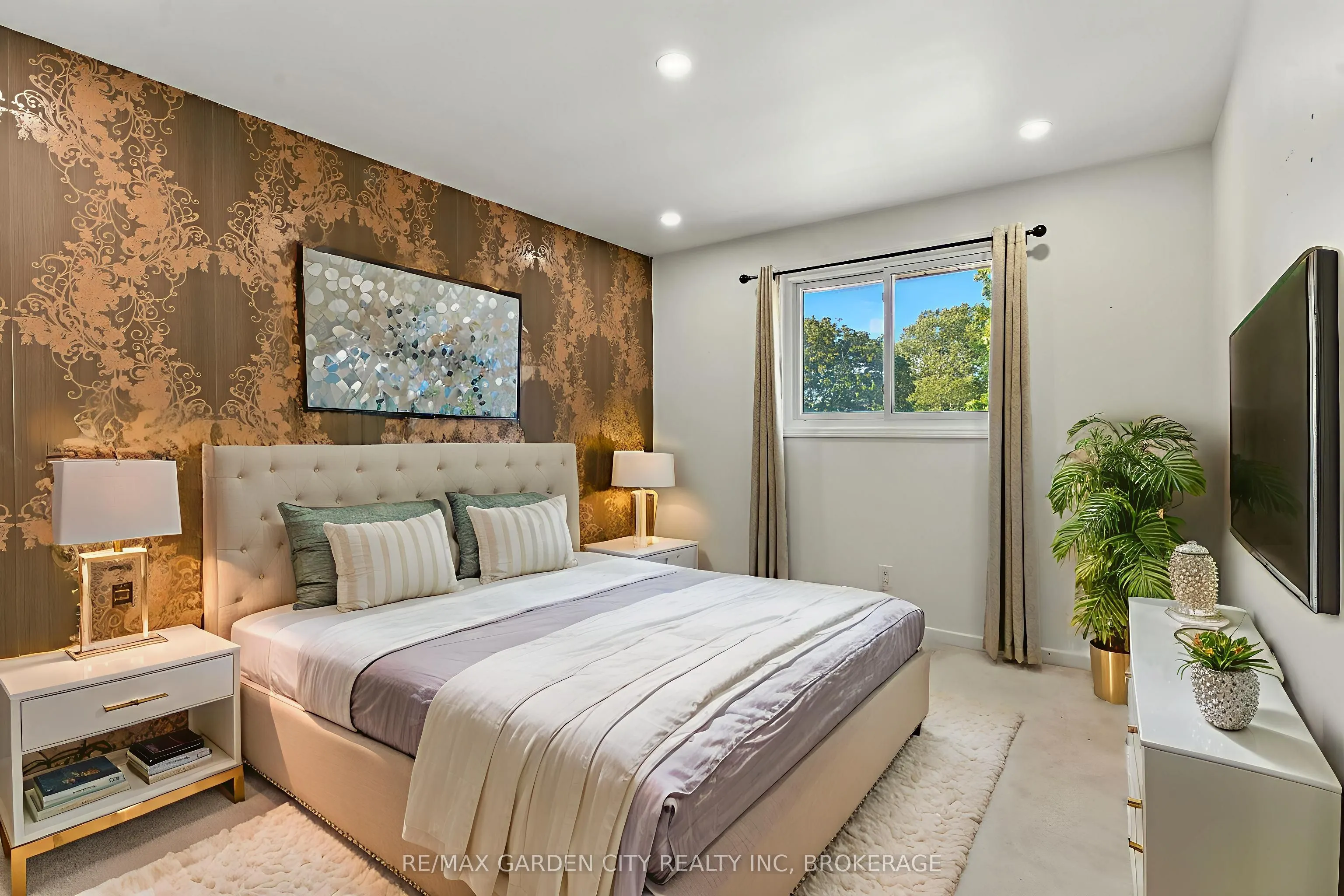 5 Woodgarden Court