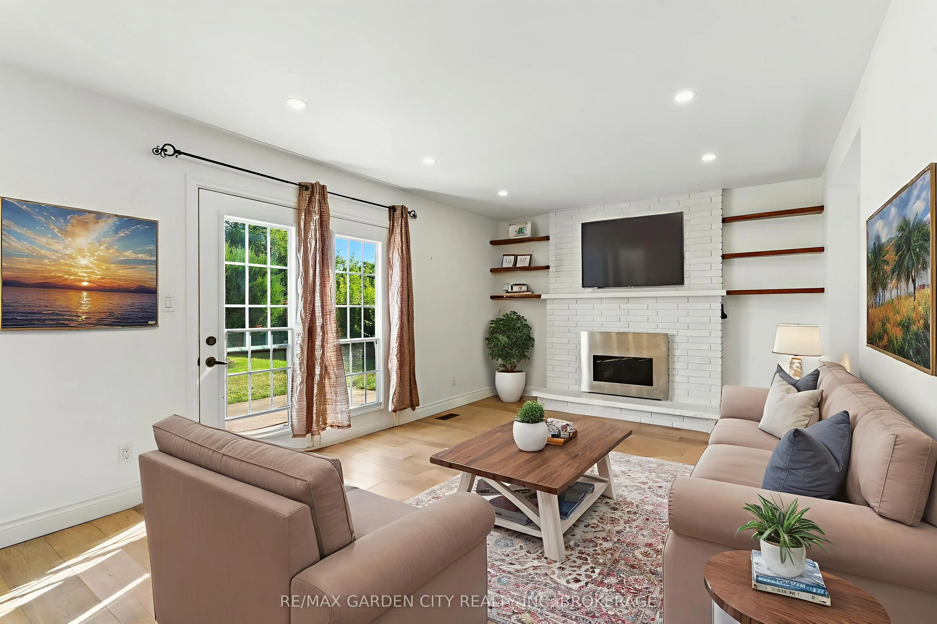 5 Woodgarden Court