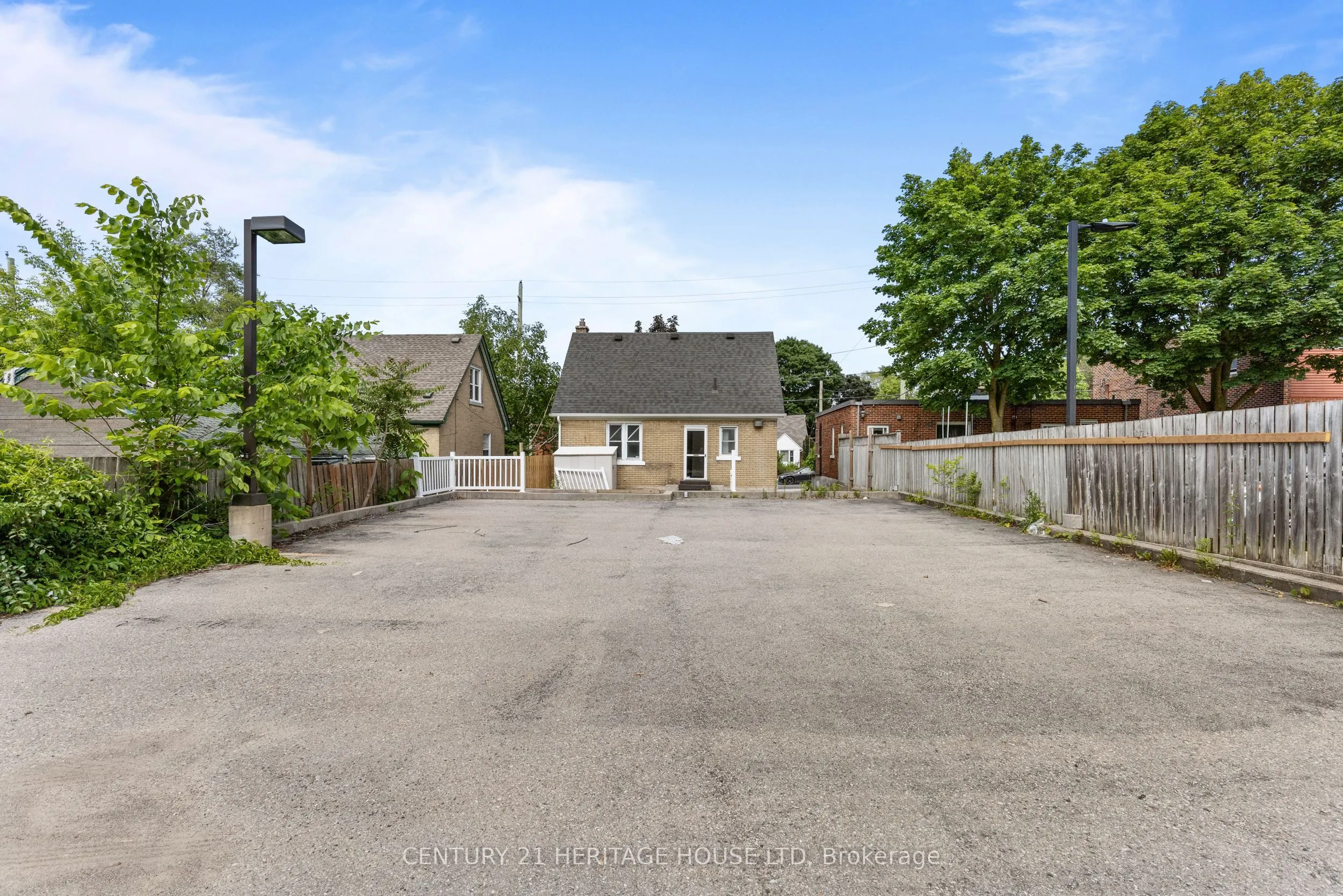 181 Highland Road E