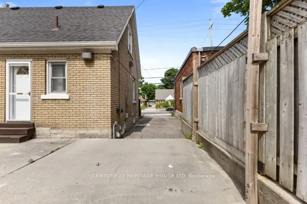 181 Highland Road E